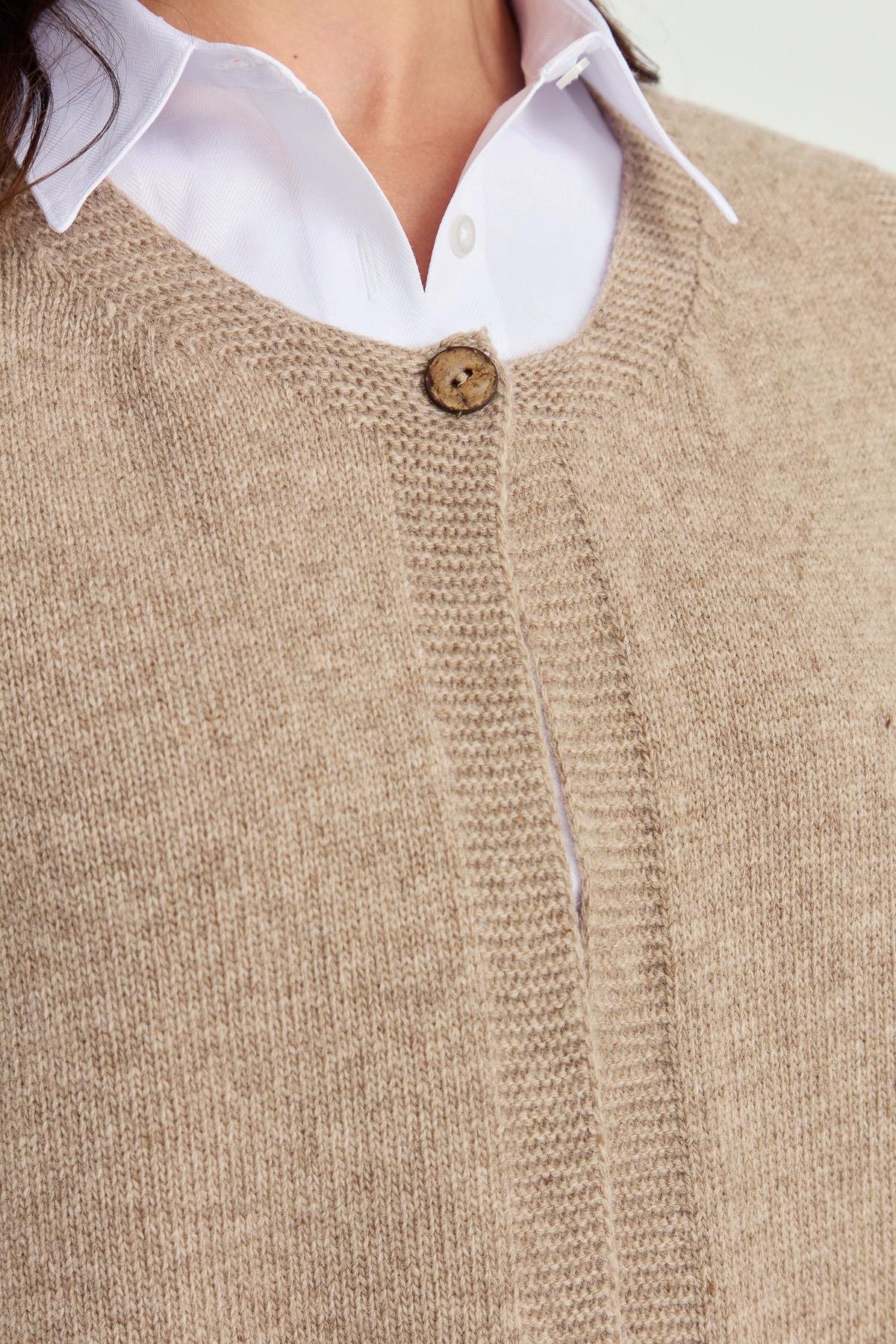 23225Kadın Eteği Çiçekli Püsküllü Yelek K.Bej