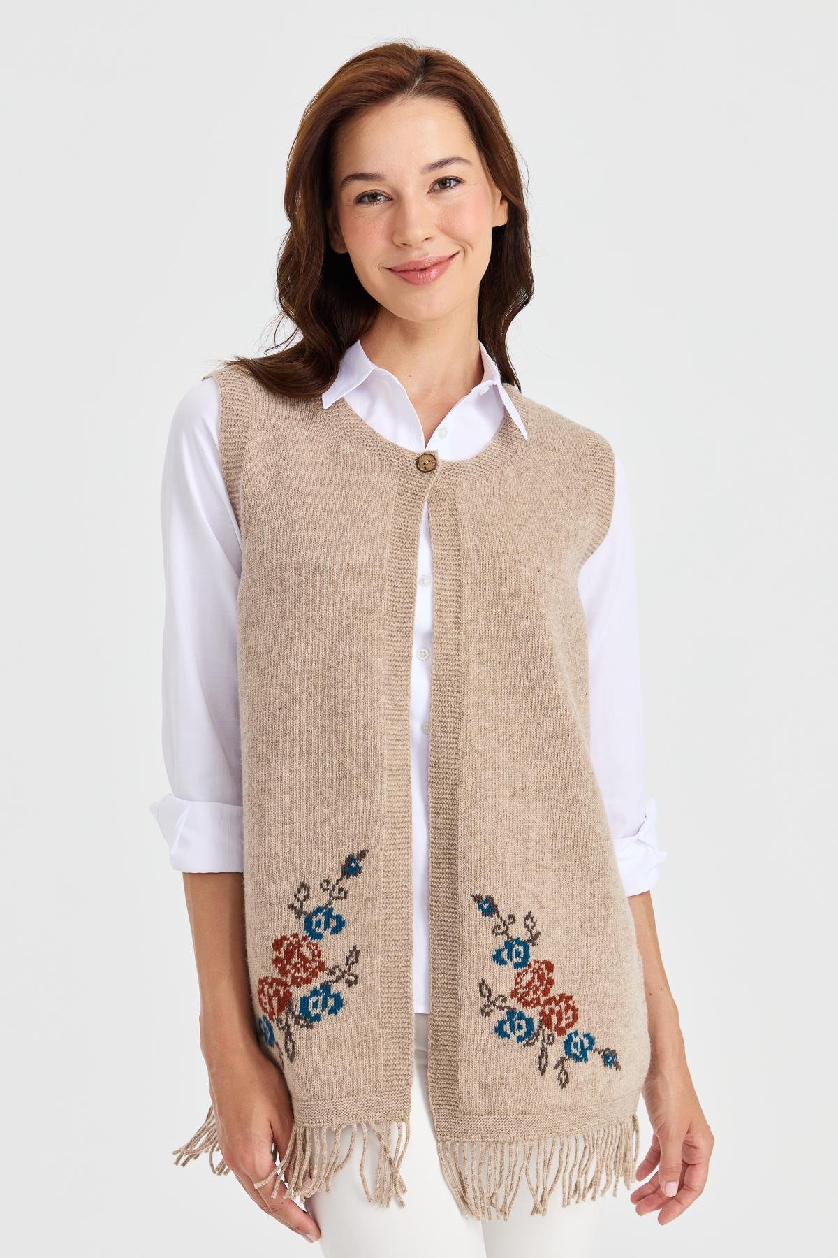 23225Kadın Eteği Çiçekli Püsküllü Yelek K.Bej