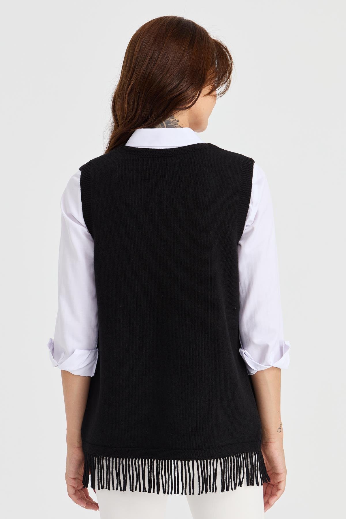 23225Kadın Eteği Çiçekli Püsküllü Yelek Siyah