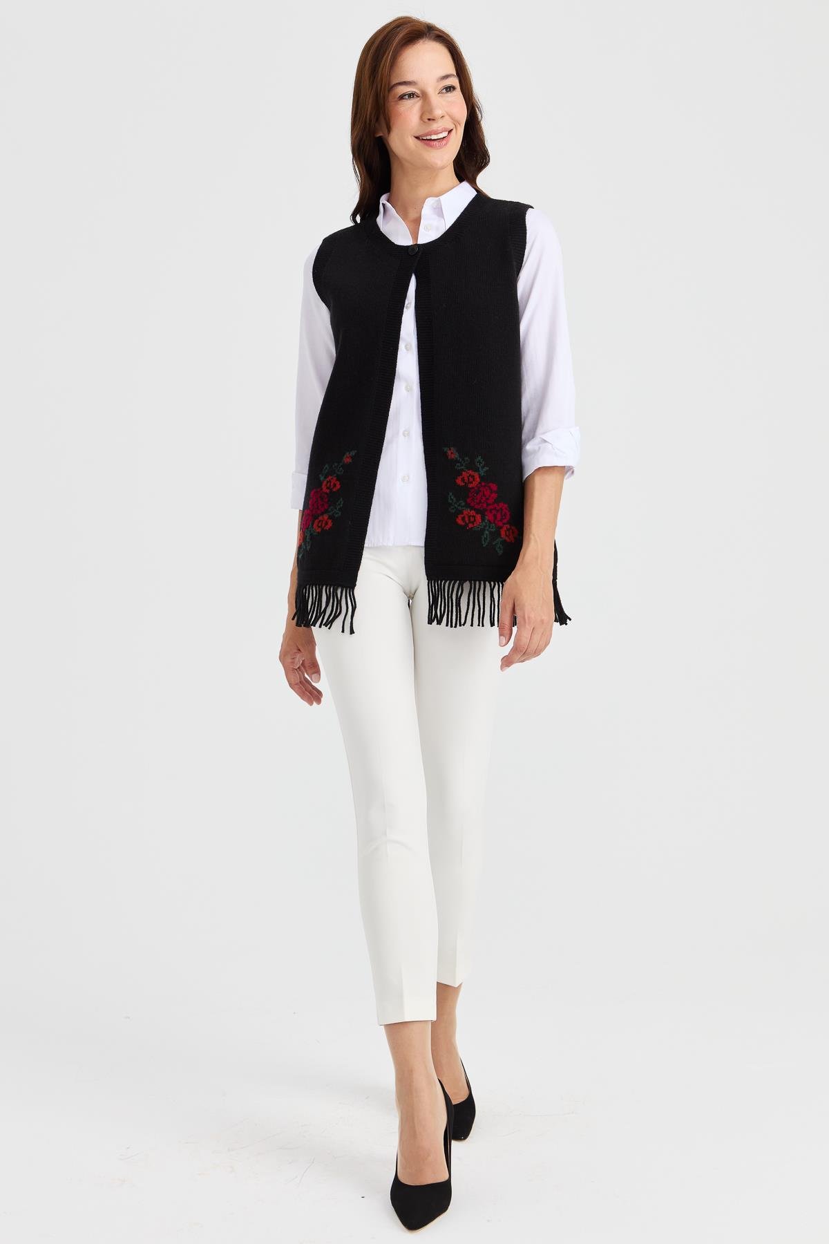 23225Kadın Eteği Çiçekli Püsküllü Yelek Siyah