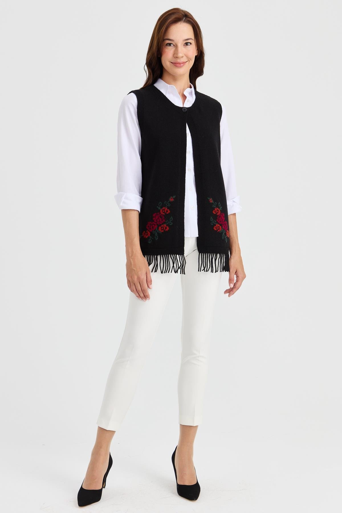 23225Kadın Eteği Çiçekli Püsküllü Yelek Siyah