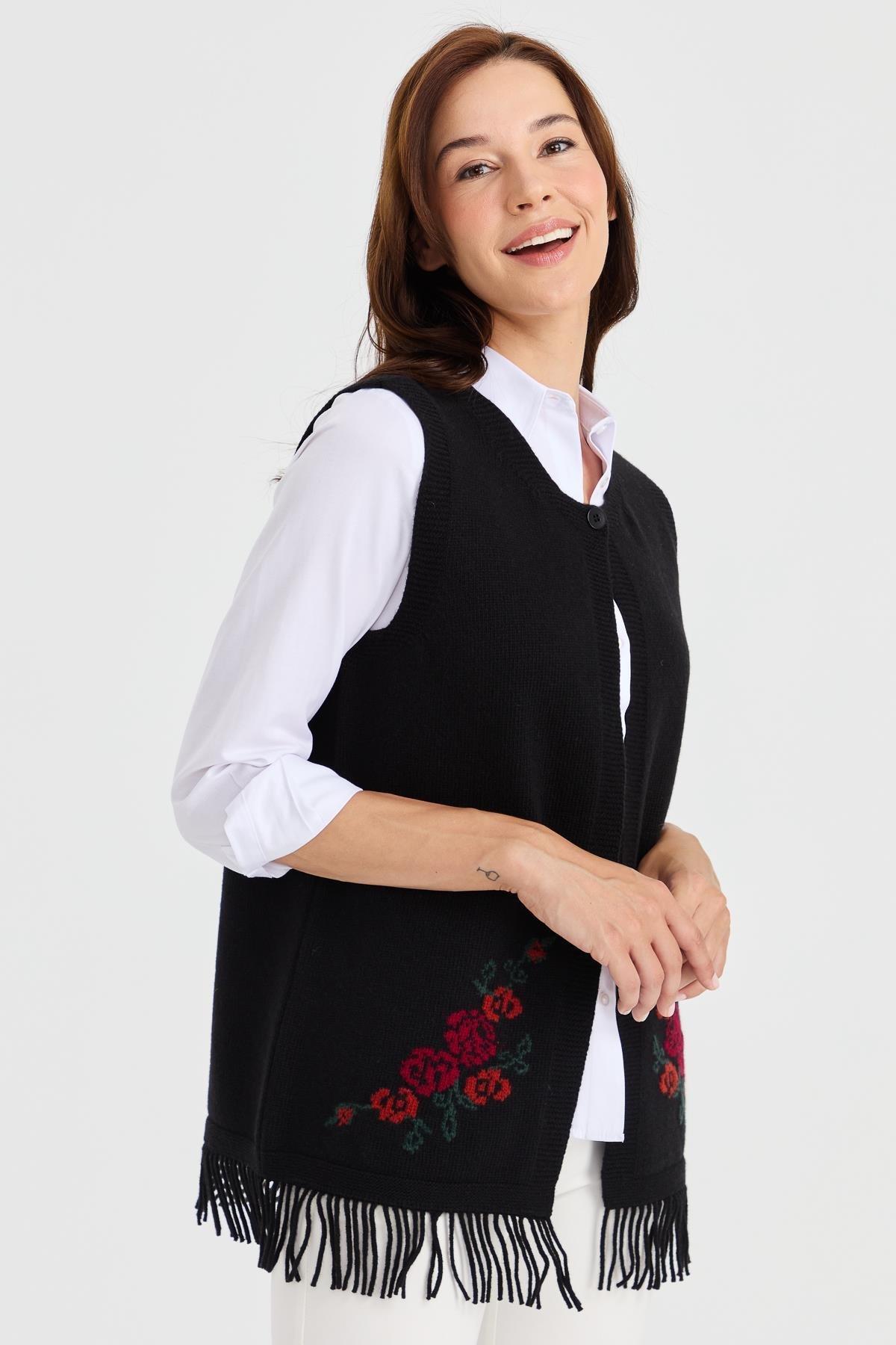 23225Kadın Eteği Çiçekli Püsküllü Yelek Siyah