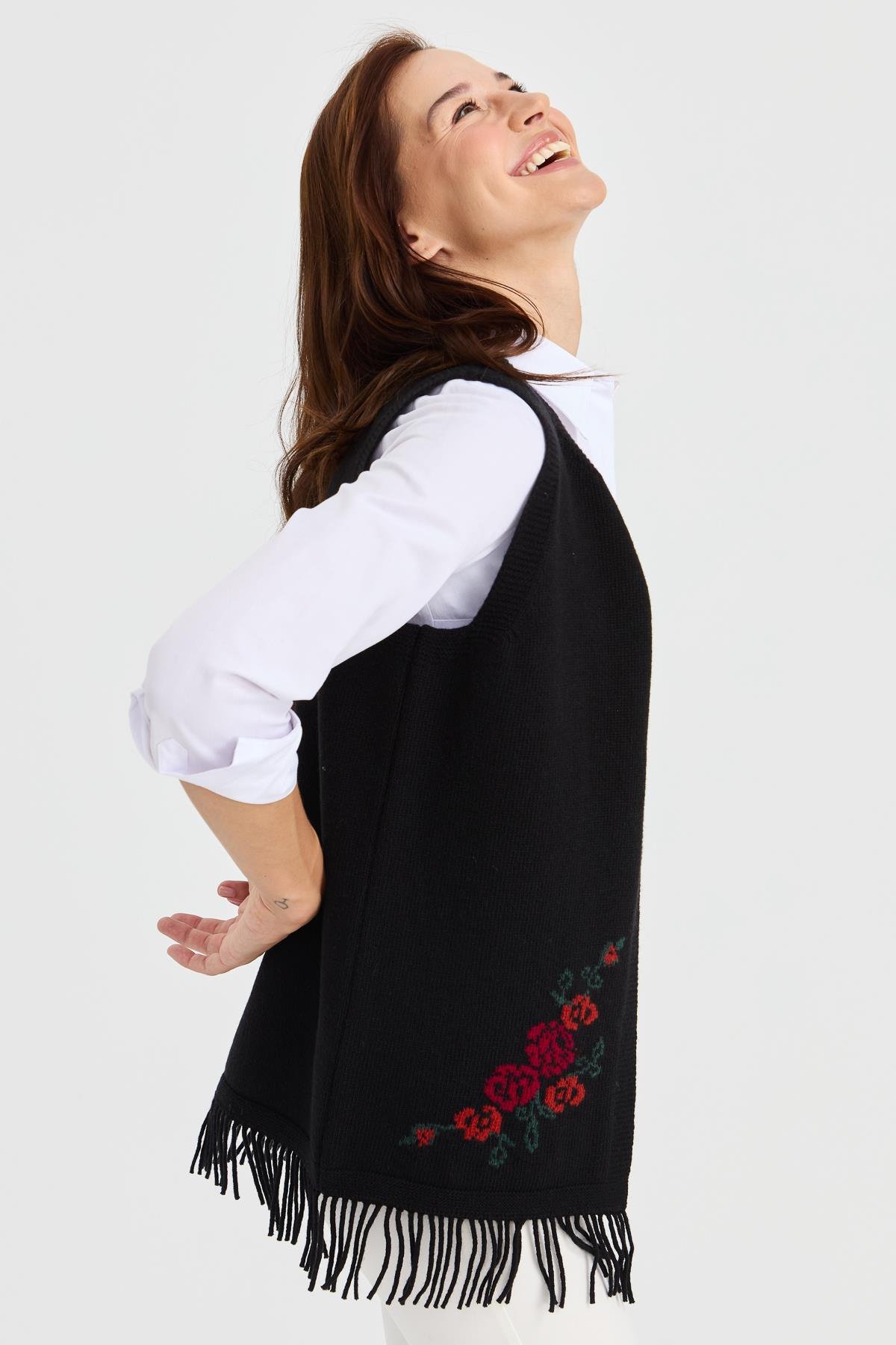 23225Kadın Eteği Çiçekli Püsküllü Yelek Siyah