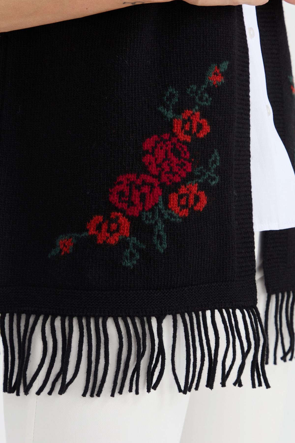 23225Kadın Eteği Çiçekli Püsküllü Yelek Siyah