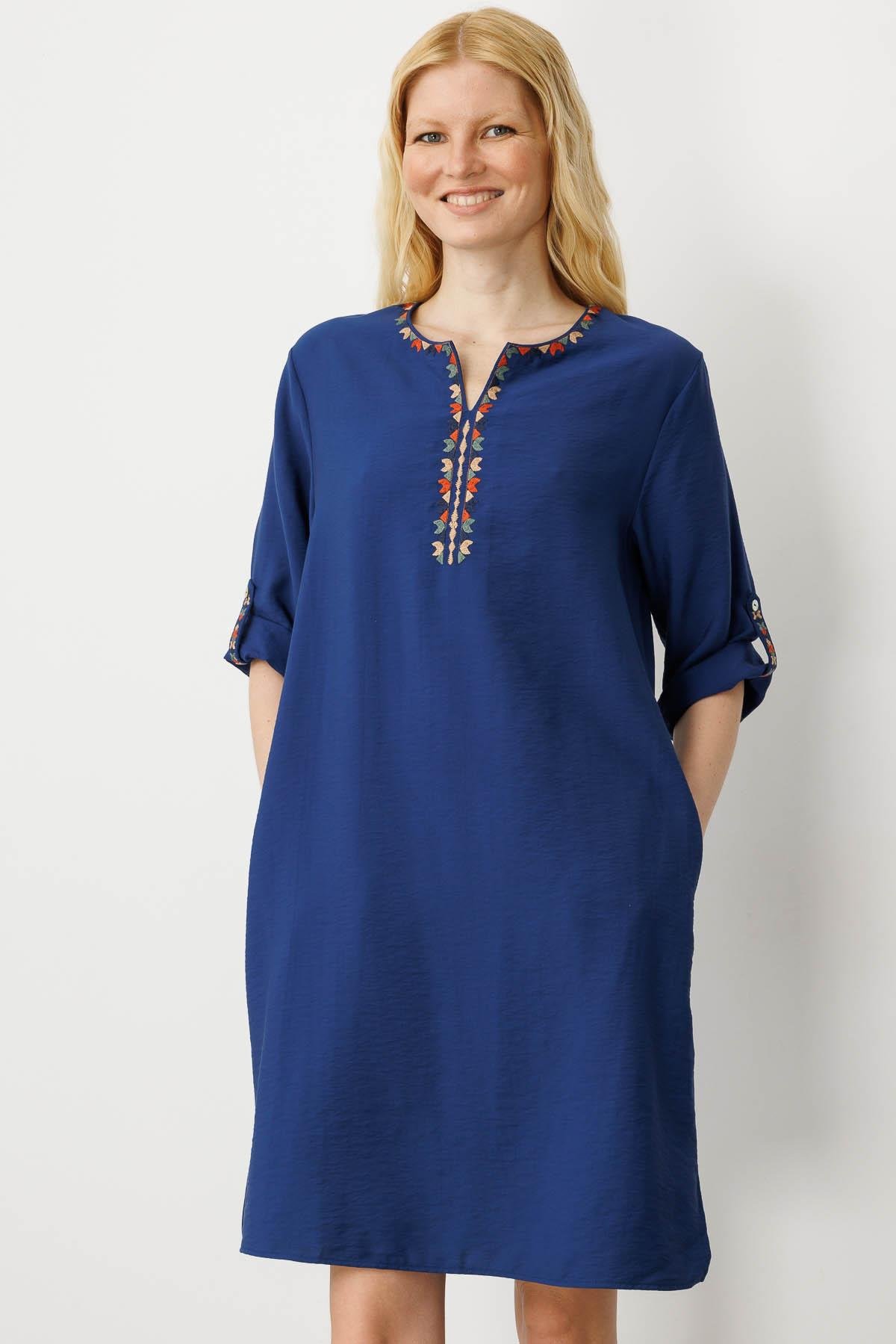 25880Kadın Etnik Desen Nakışlı Keten Elbise Lacivert