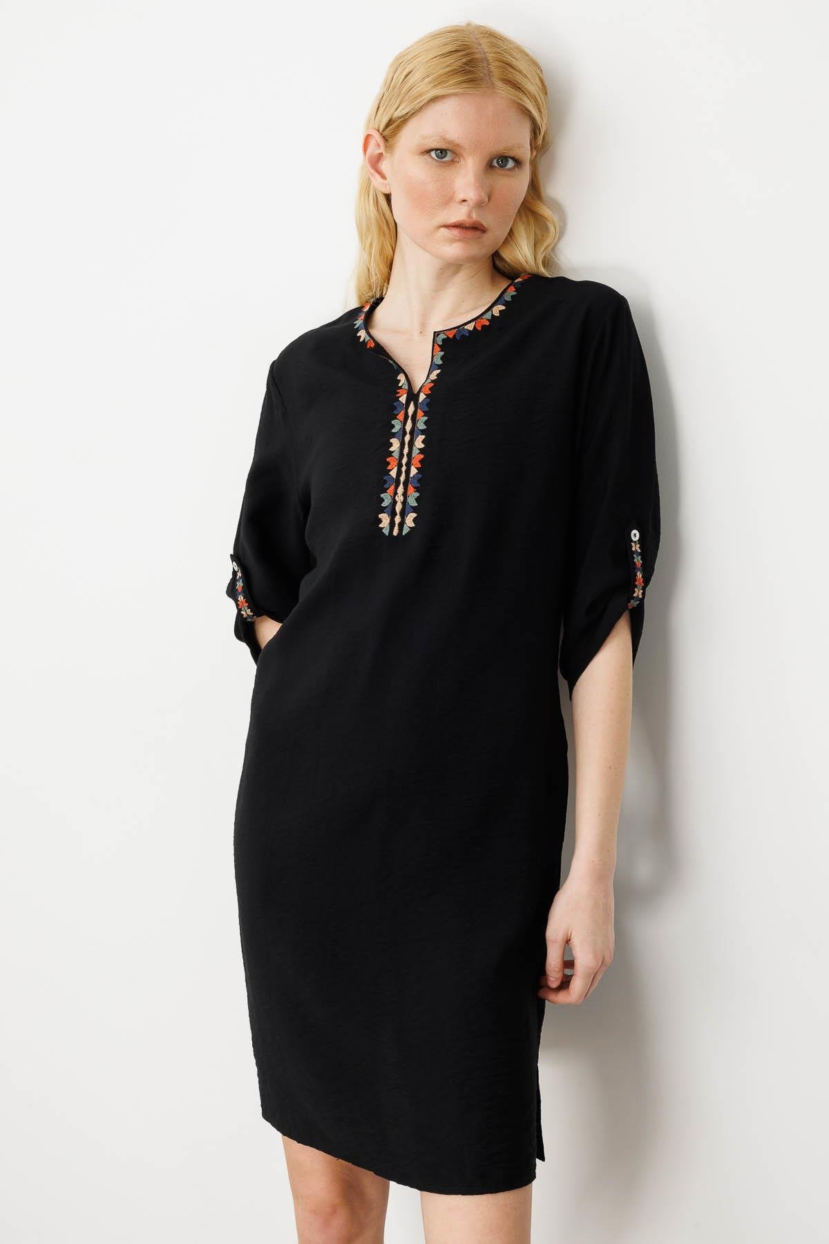 25880Kadın Etnik Desen Nakışlı Keten Elbise Siyah