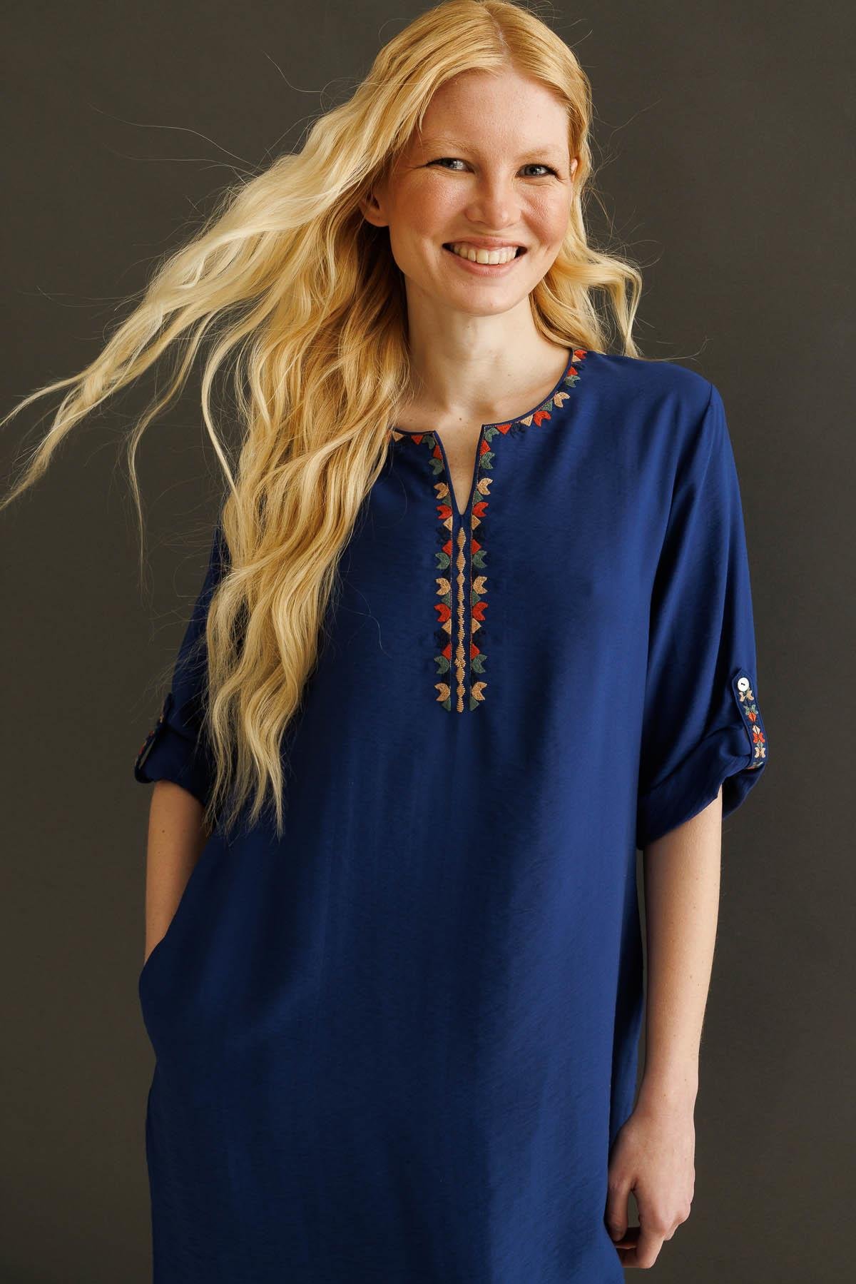 25880Kadın Etnik Desen Nakışlı Keten Elbise Lacivert