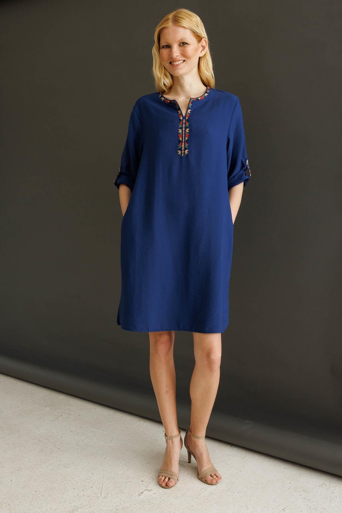 25880Kadın Etnik Desen Nakışlı Keten Elbise Lacivert