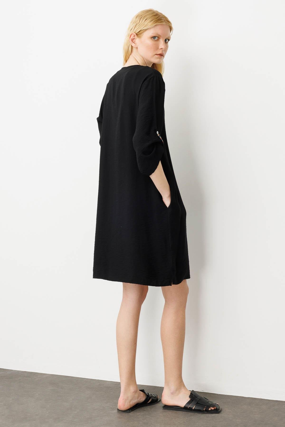 25880Kadın Etnik Desen Nakışlı Keten Elbise Siyah