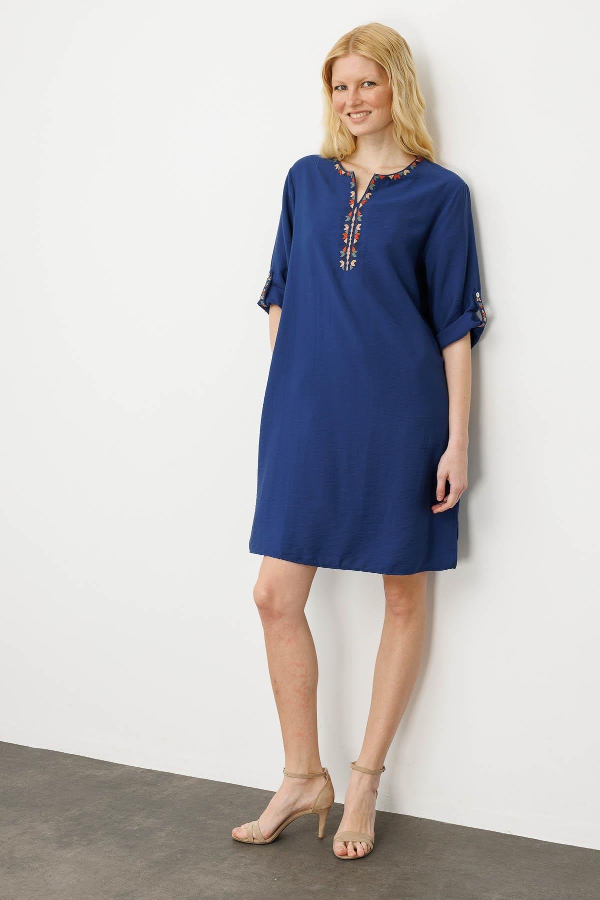 25880Kadın Etnik Desen Nakışlı Keten Elbise Lacivert