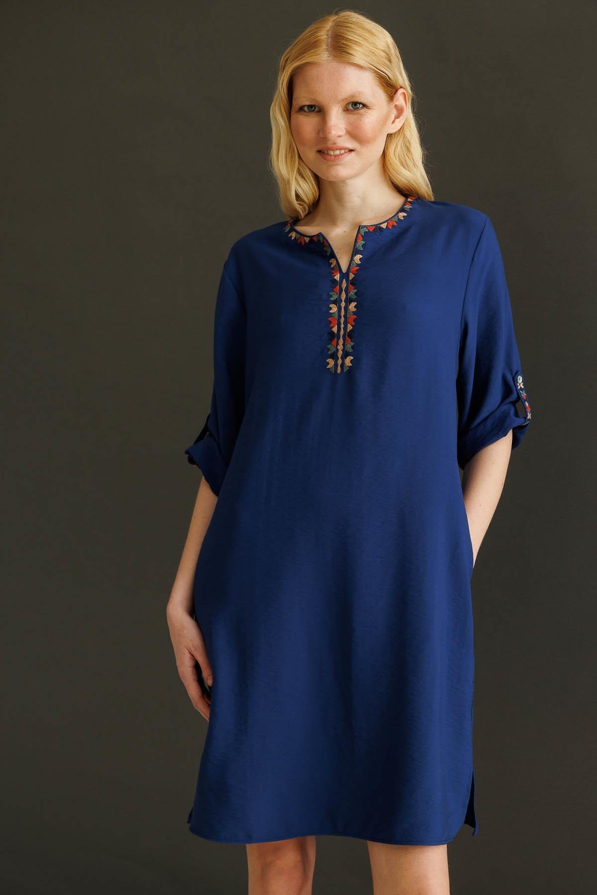 25880Kadın Etnik Desen Nakışlı Keten Elbise Lacivert