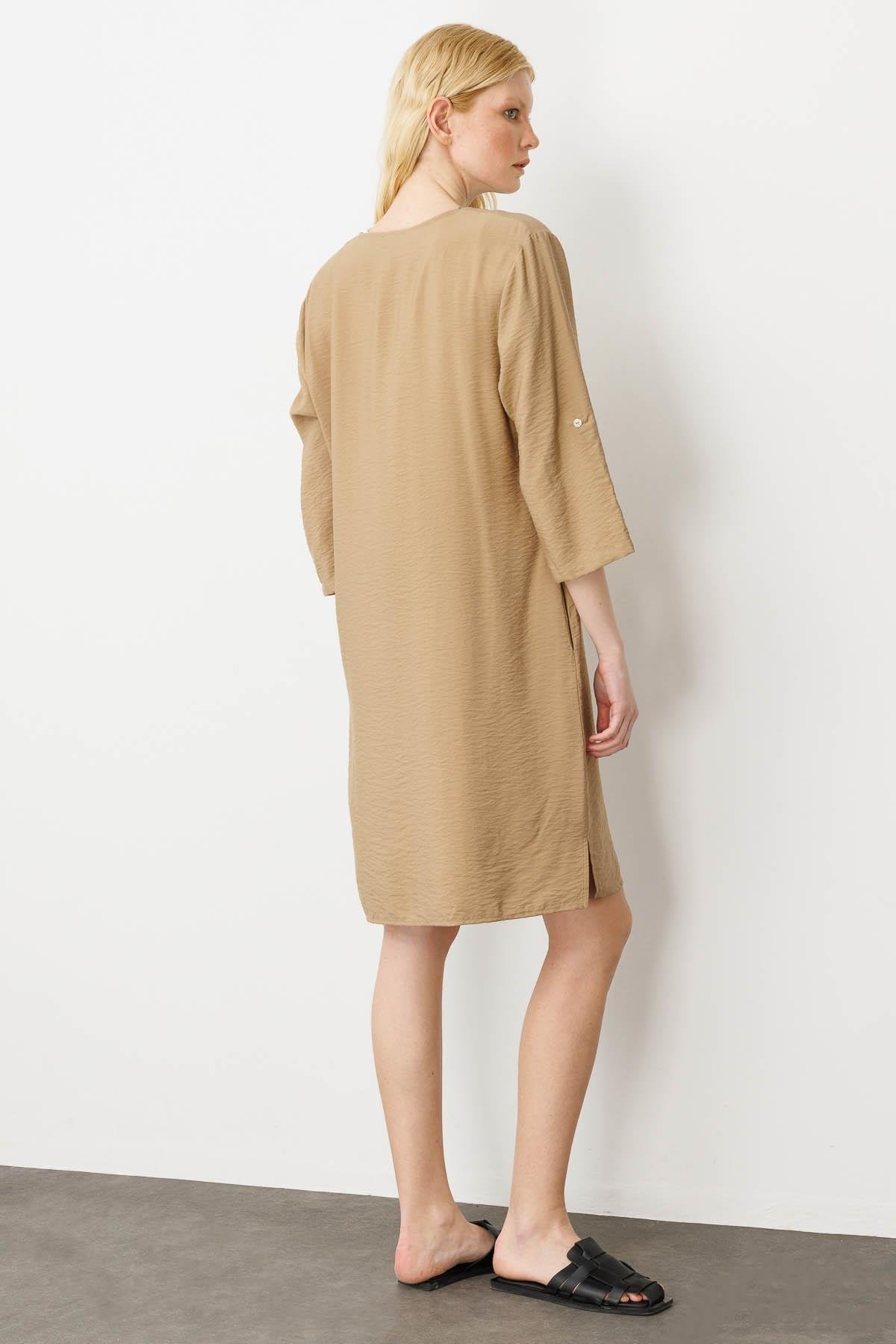 25880Kadın Etnik Desen Nakışlı Keten Elbise Vizon