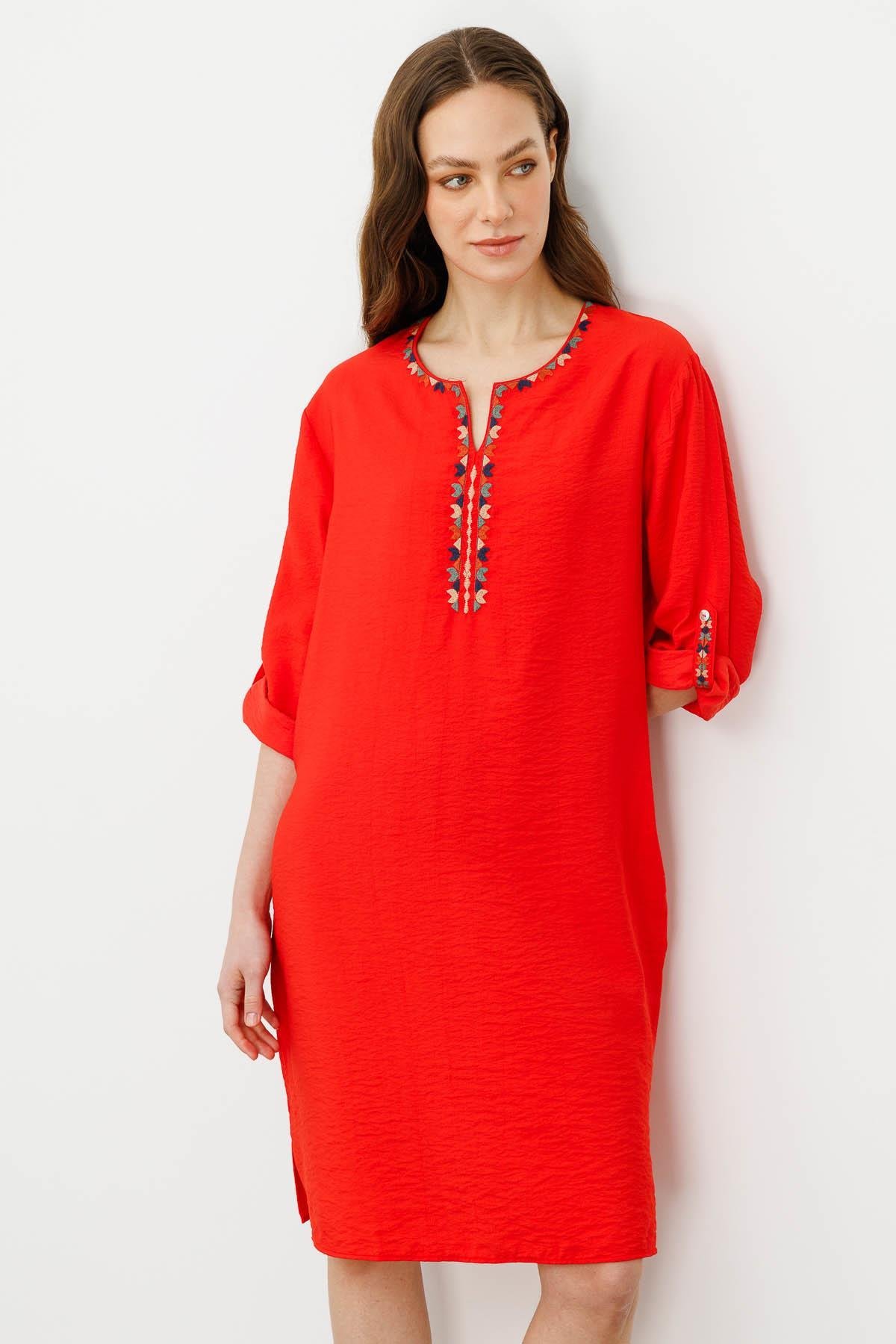 25880Kadın Etnik Desen Nakışlı Keten Elbise Kırmızı
