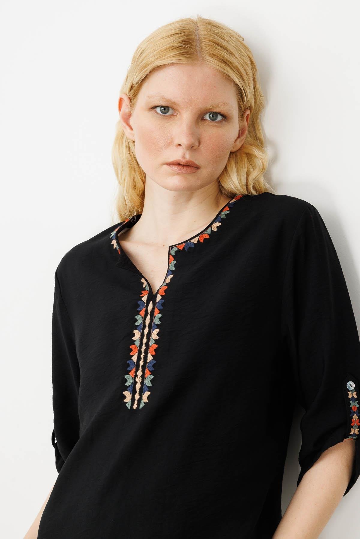 25880Kadın Etnik Desen Nakışlı Keten Elbise Siyah