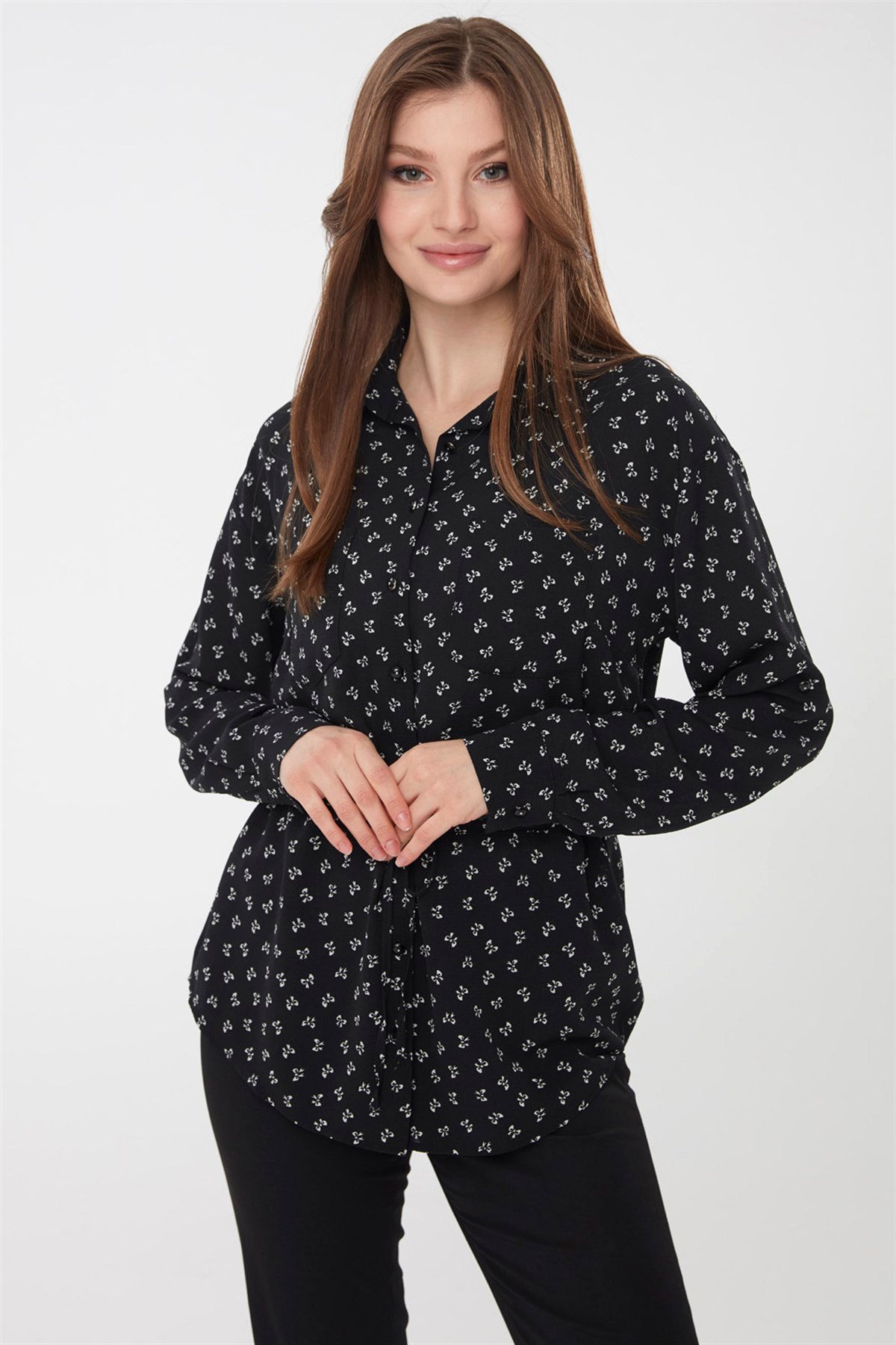22801Kadın Fiyonk Desenli Cepli Gömlek Siyah