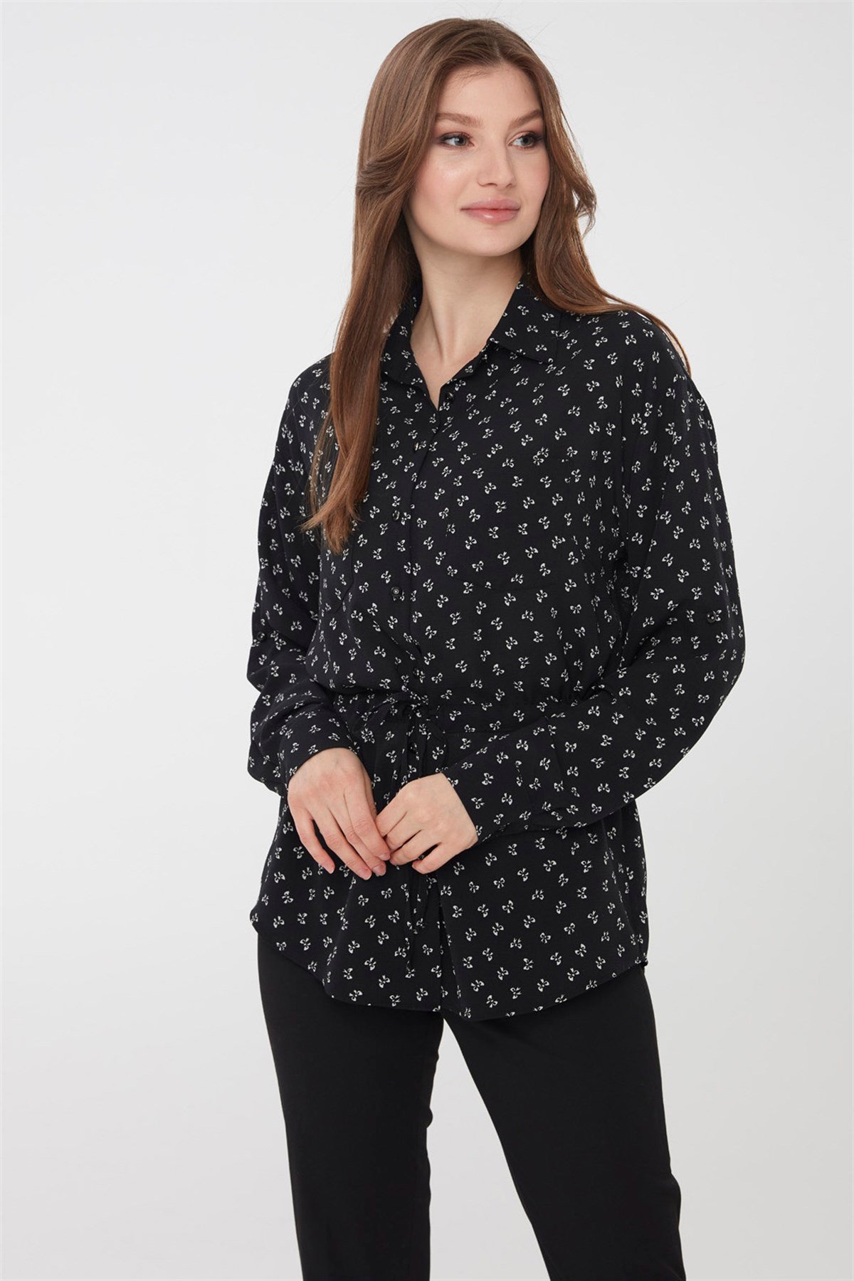 22801Kadın Fiyonk Desenli Cepli Gömlek Siyah