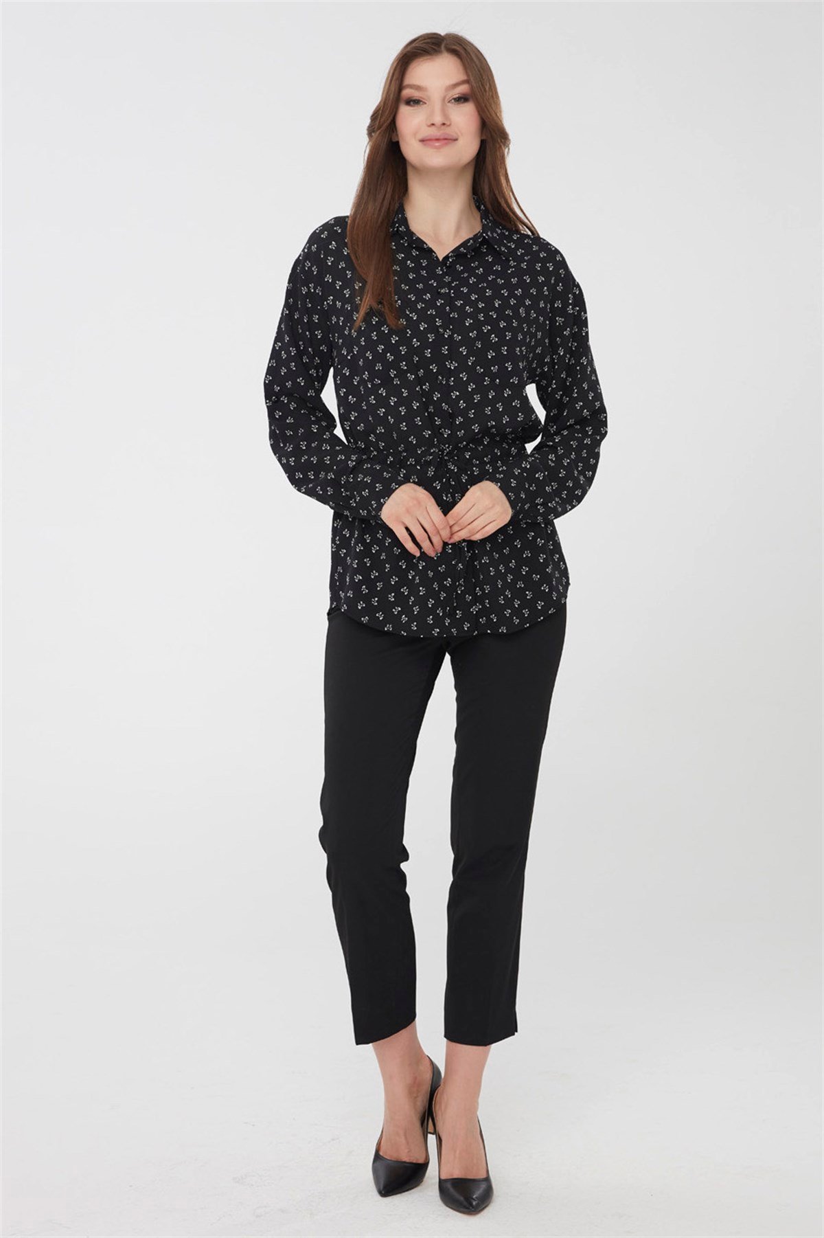 22801Kadın Fiyonk Desenli Cepli Gömlek Siyah