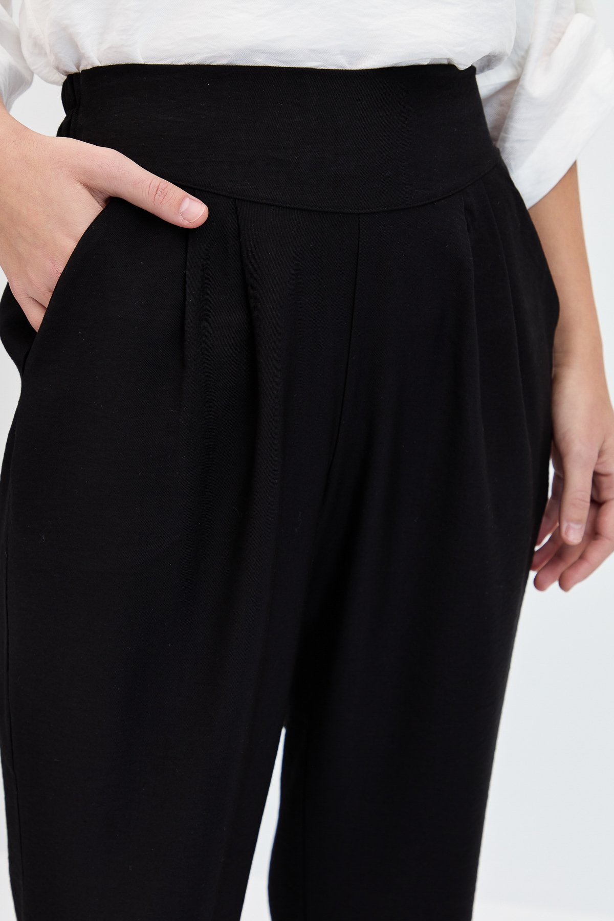 KMYPT01Kadın Geniş Kemerli Paçası Düğmeli Keten Pantolon Siyah