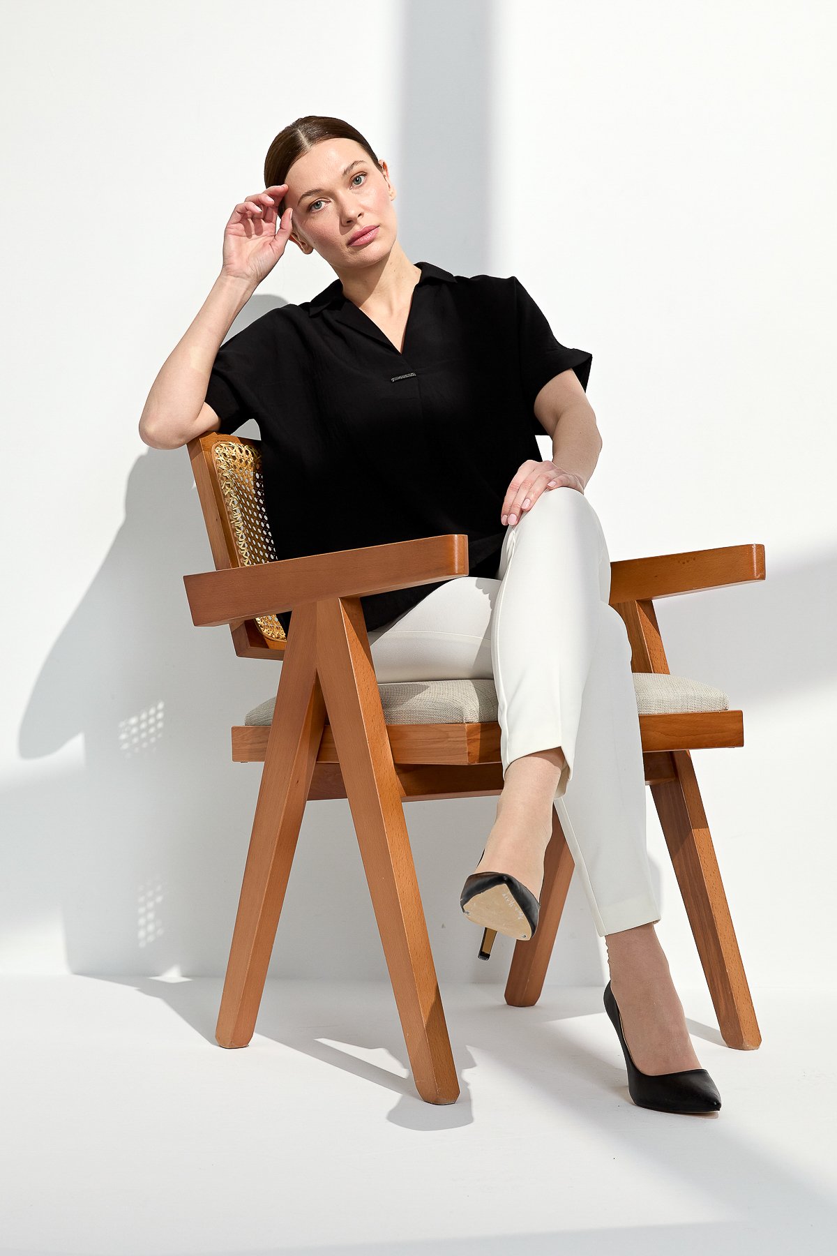 23459Kadın Gömlek Yaka Tokalı Penye T-shirt Siyah