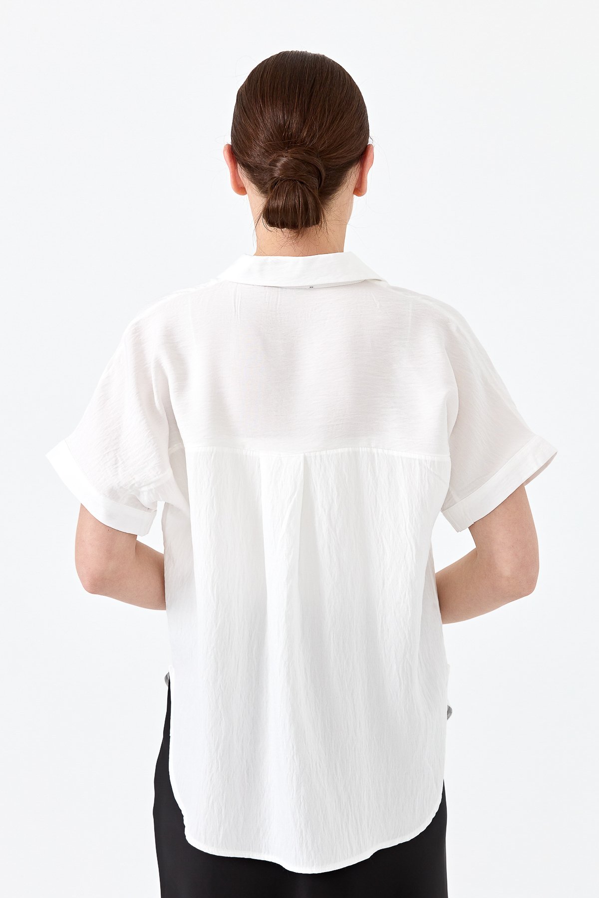 23459Kadın Gömlek Yaka Tokalı Penye T-shirt Ekru