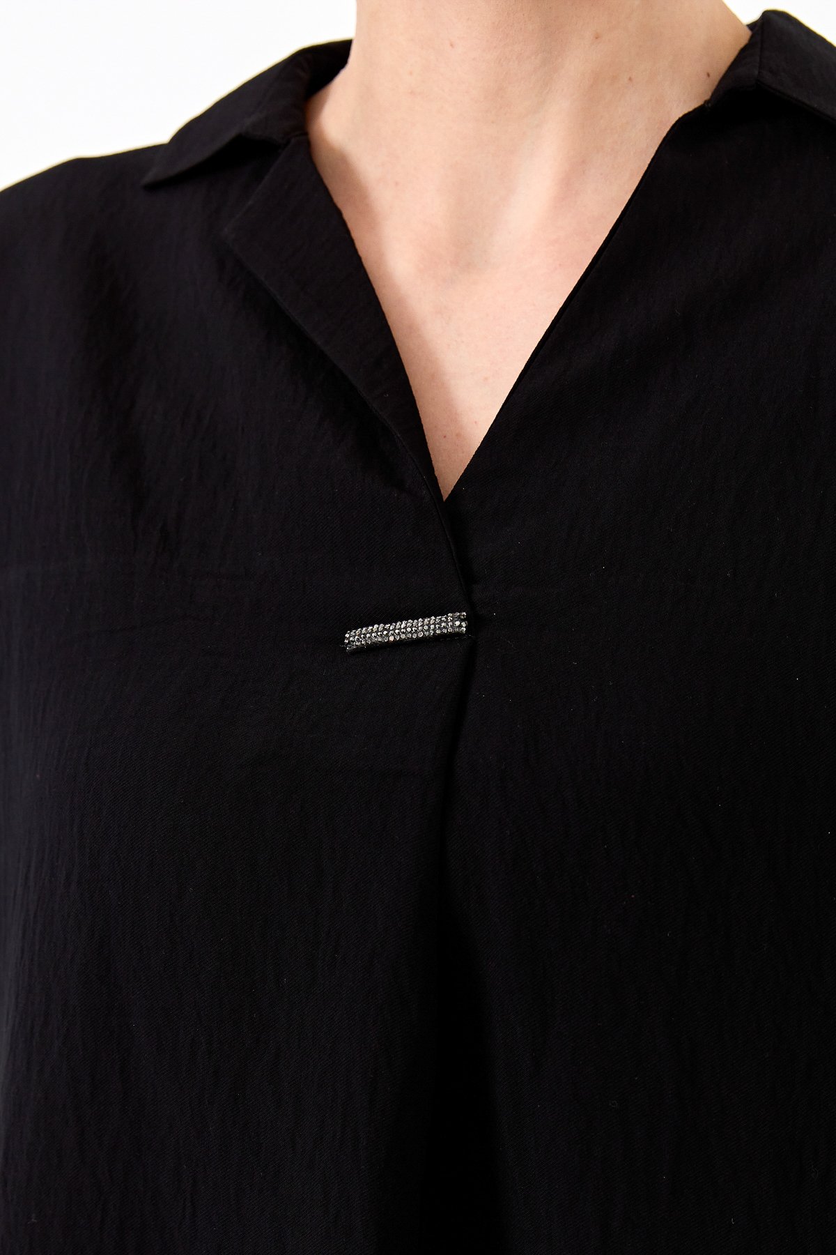 23459Kadın Gömlek Yaka Tokalı Penye T-shirt Siyah