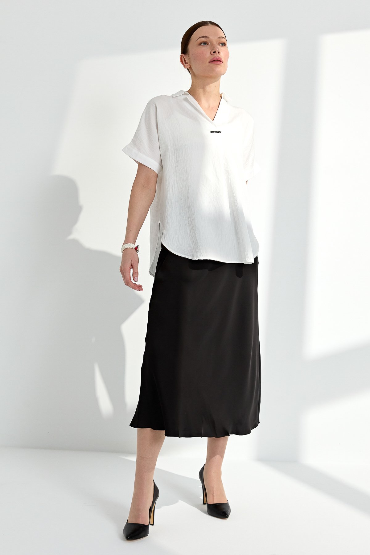 23459Kadın Gömlek Yaka Tokalı Penye T-shirt Ekru