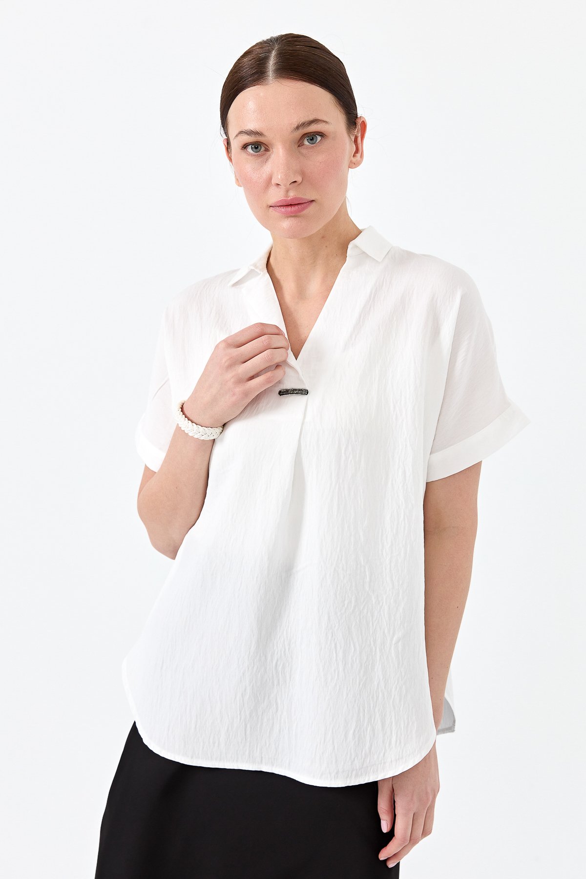 23459Kadın Gömlek Yaka Tokalı Penye T-shirt Ekru