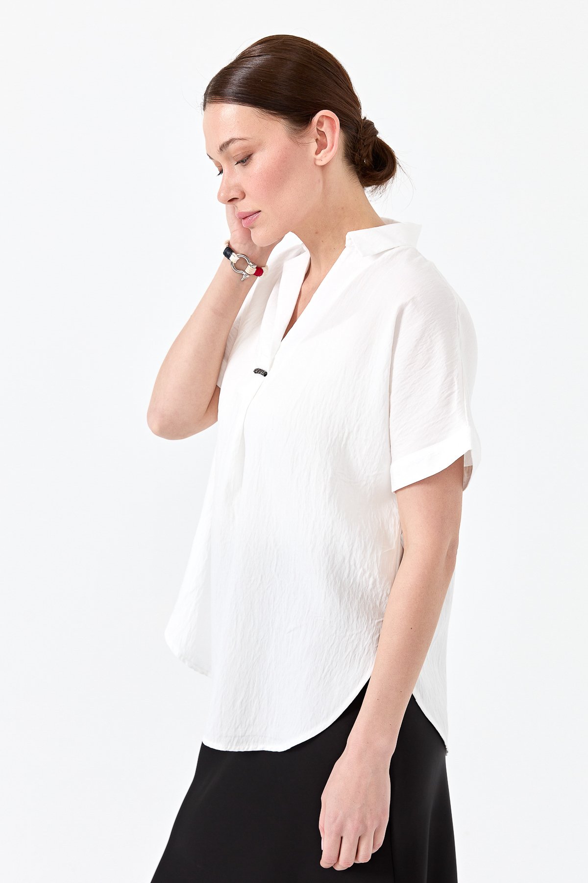 23459Kadın Gömlek Yaka Tokalı Penye T-shirt Ekru