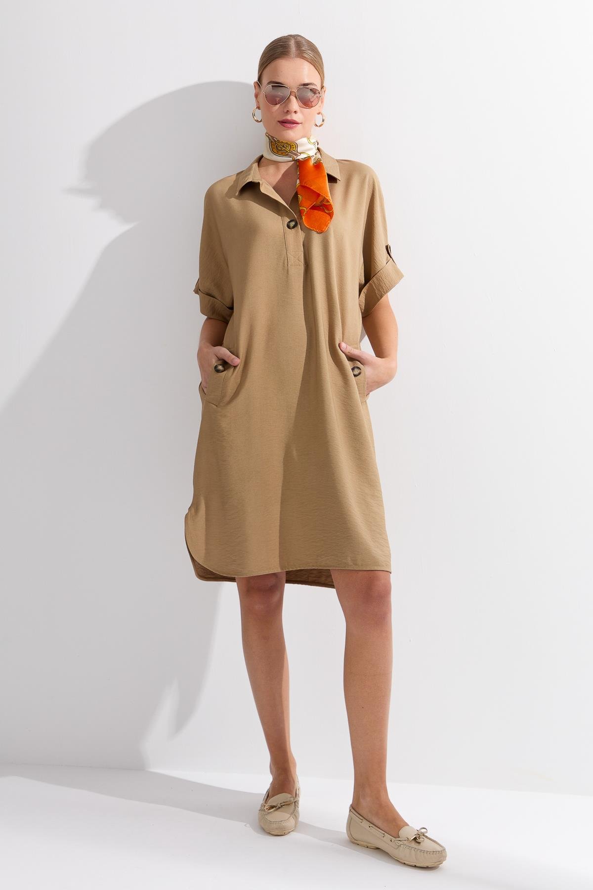 KMY24078Kadın Gömlek Yaka Yakası ve Cebi Düğmeli Elbise Vizon