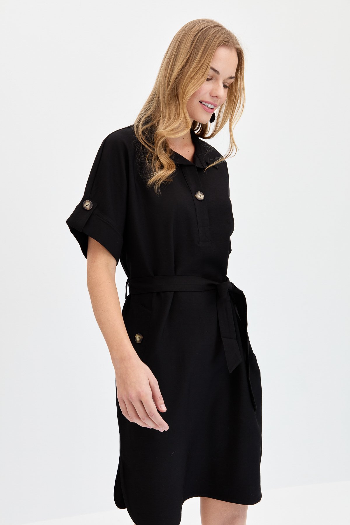 KMY24078Kadın Gömlek Yaka Yakası ve Cebi Düğmeli Elbise Siyah