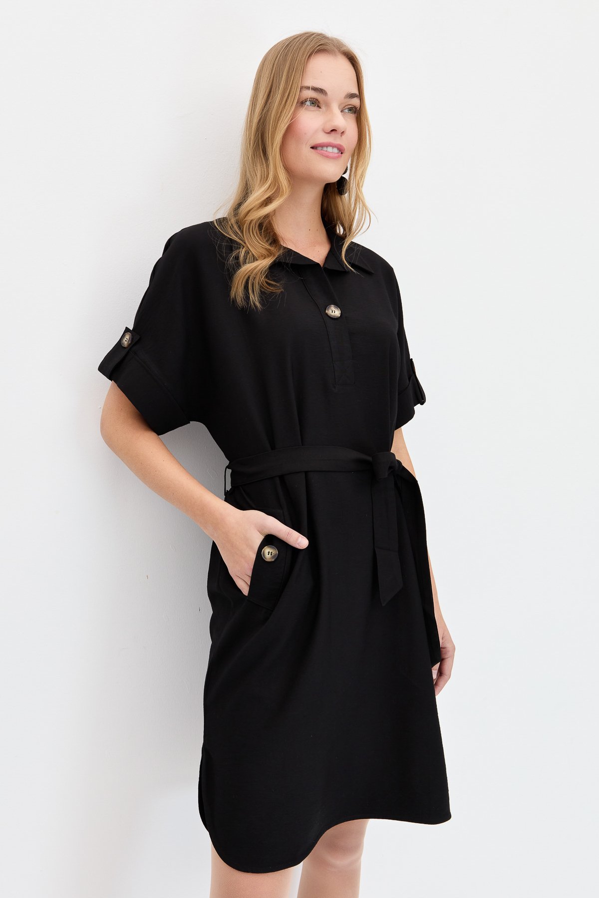 KMY24078Kadın Gömlek Yaka Yakası ve Cebi Düğmeli Elbise Siyah