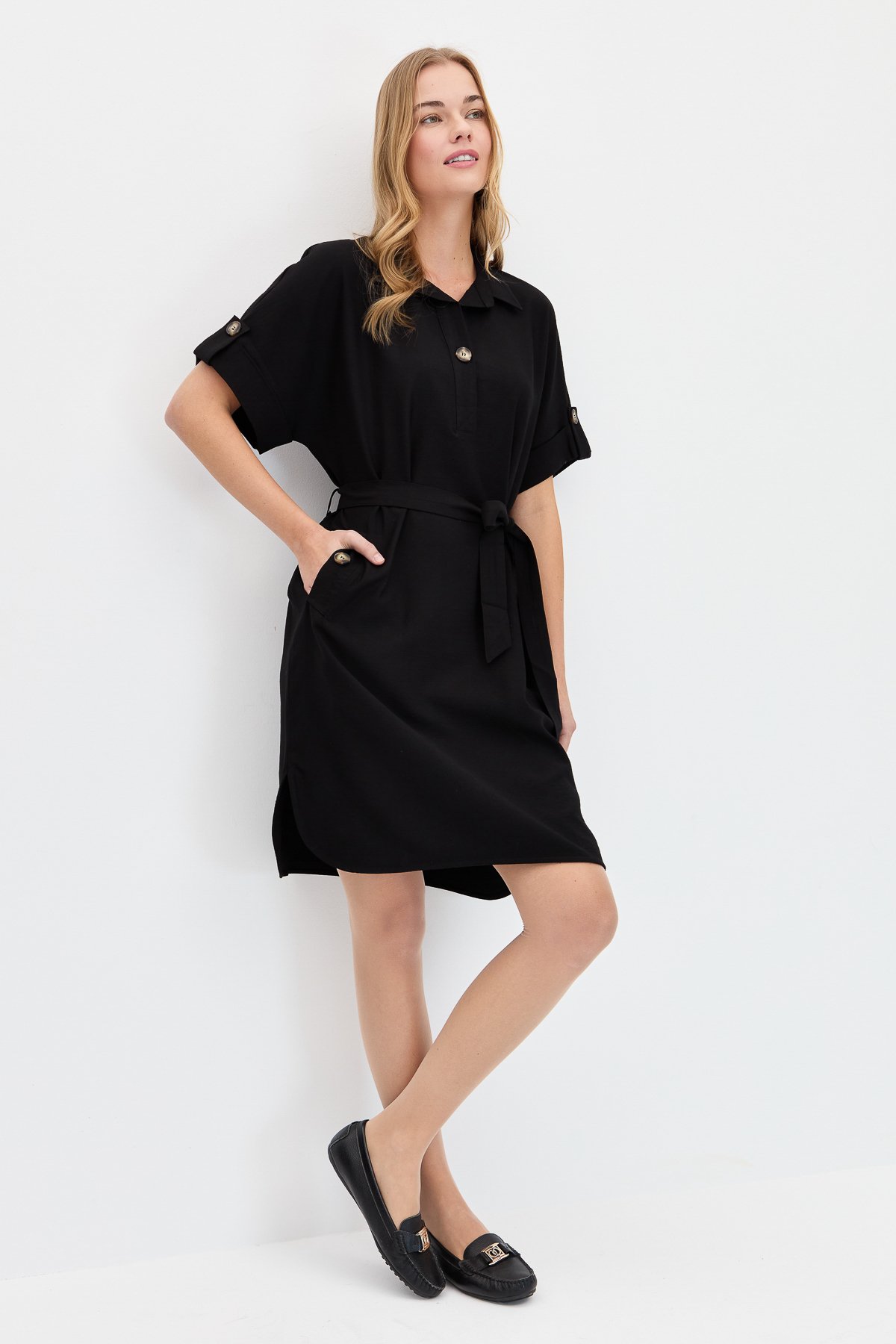 KMY24078Kadın Gömlek Yaka Yakası ve Cebi Düğmeli Elbise Siyah
