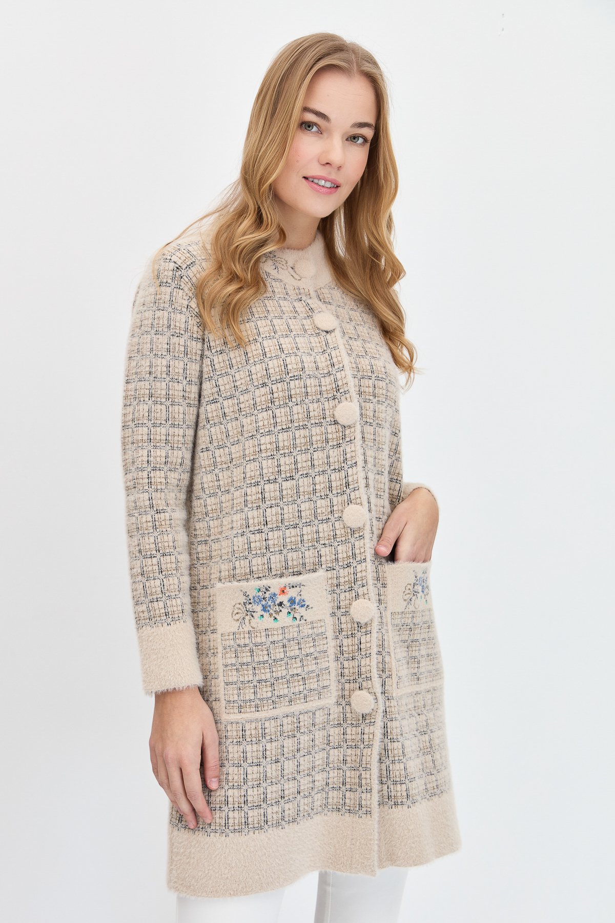 23399Kadın Hakim Yaka Düğmeli Uzun Kaban Bej