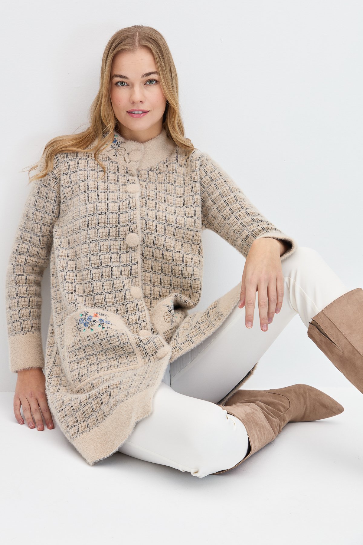 23399Kadın Hakim Yaka Düğmeli Uzun Kaban Bej