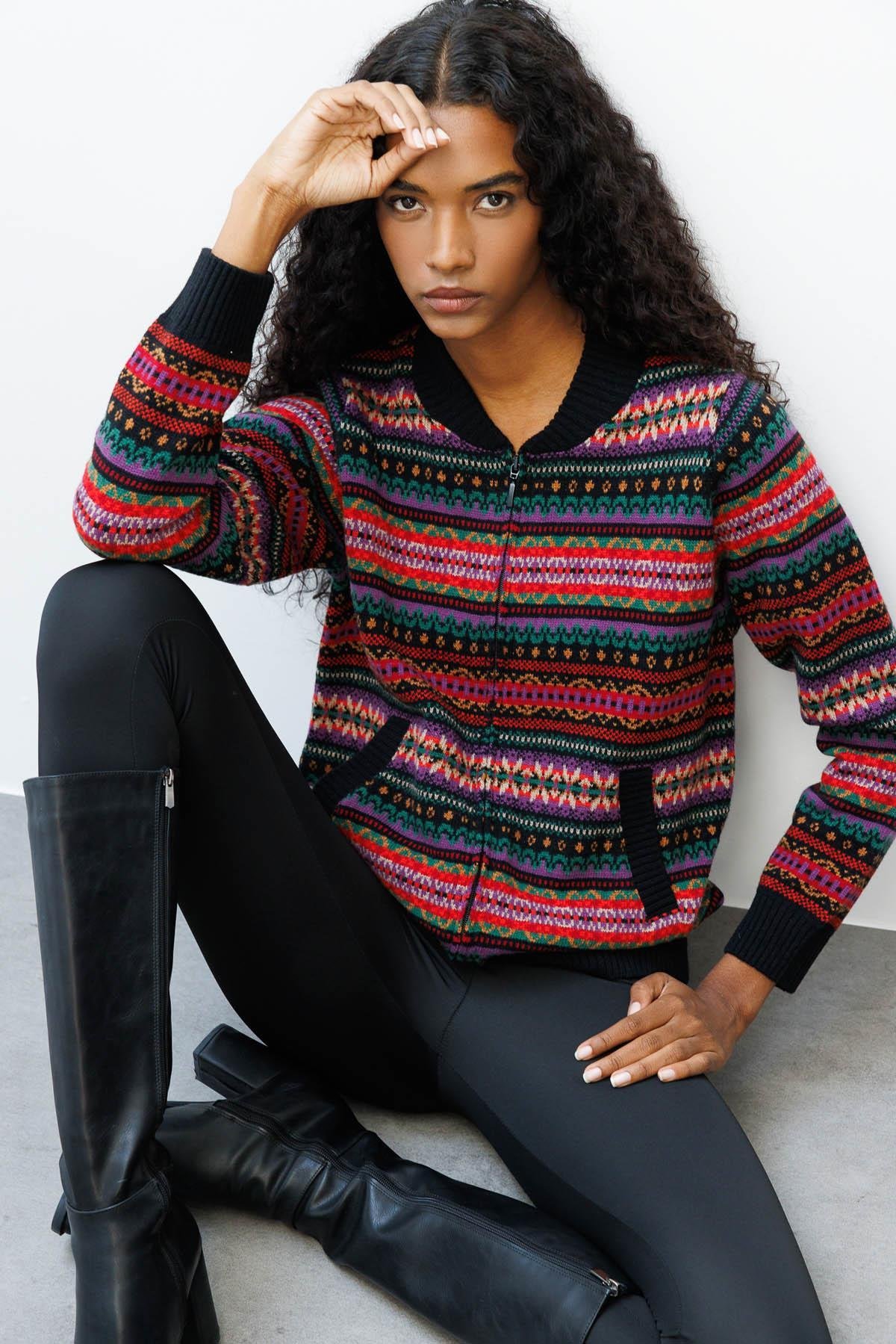 25102Kadın Hakim Yaka Jakarlı Yün Hırka Siyah