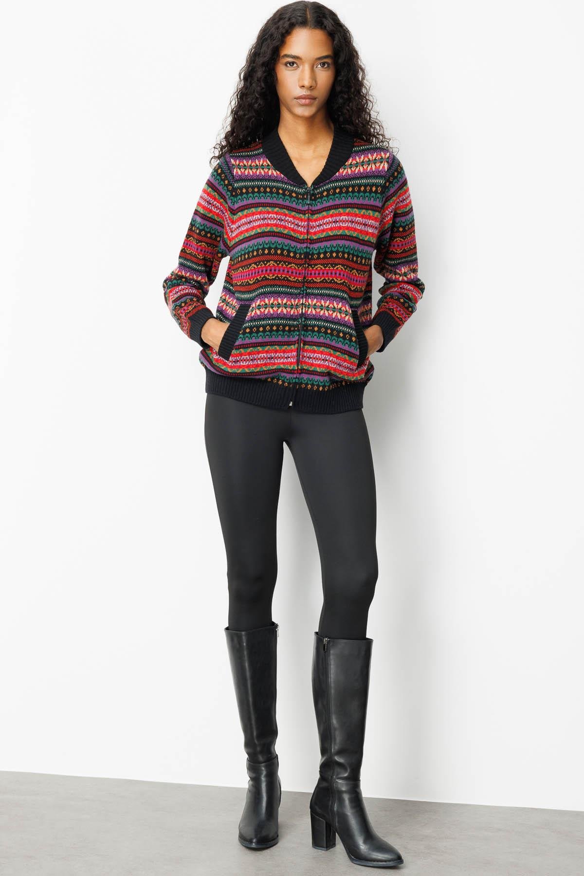 25102Kadın Hakim Yaka Jakarlı Yün Hırka Siyah