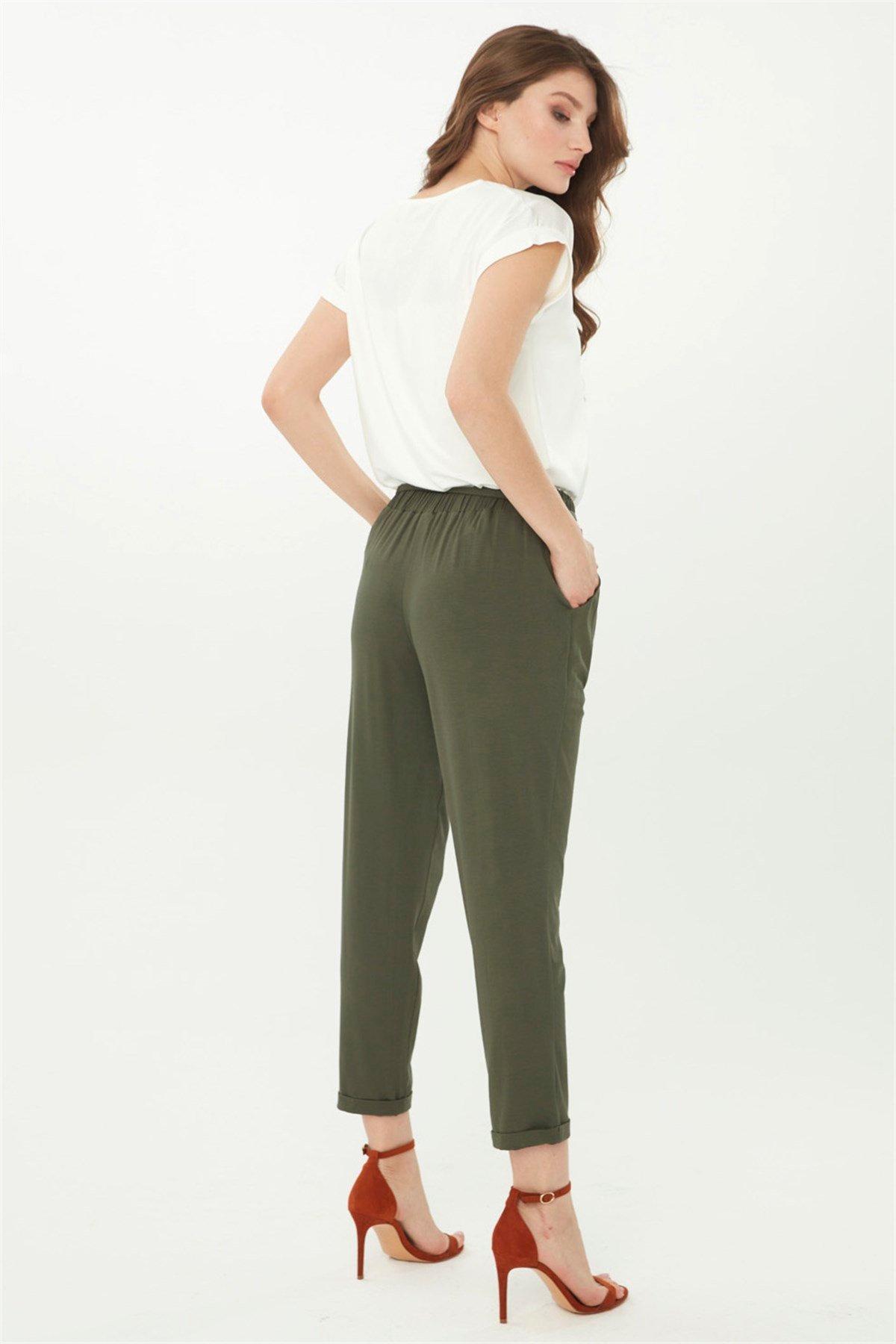 22722Kadın Havuç Paça Penye Pantolon Haki