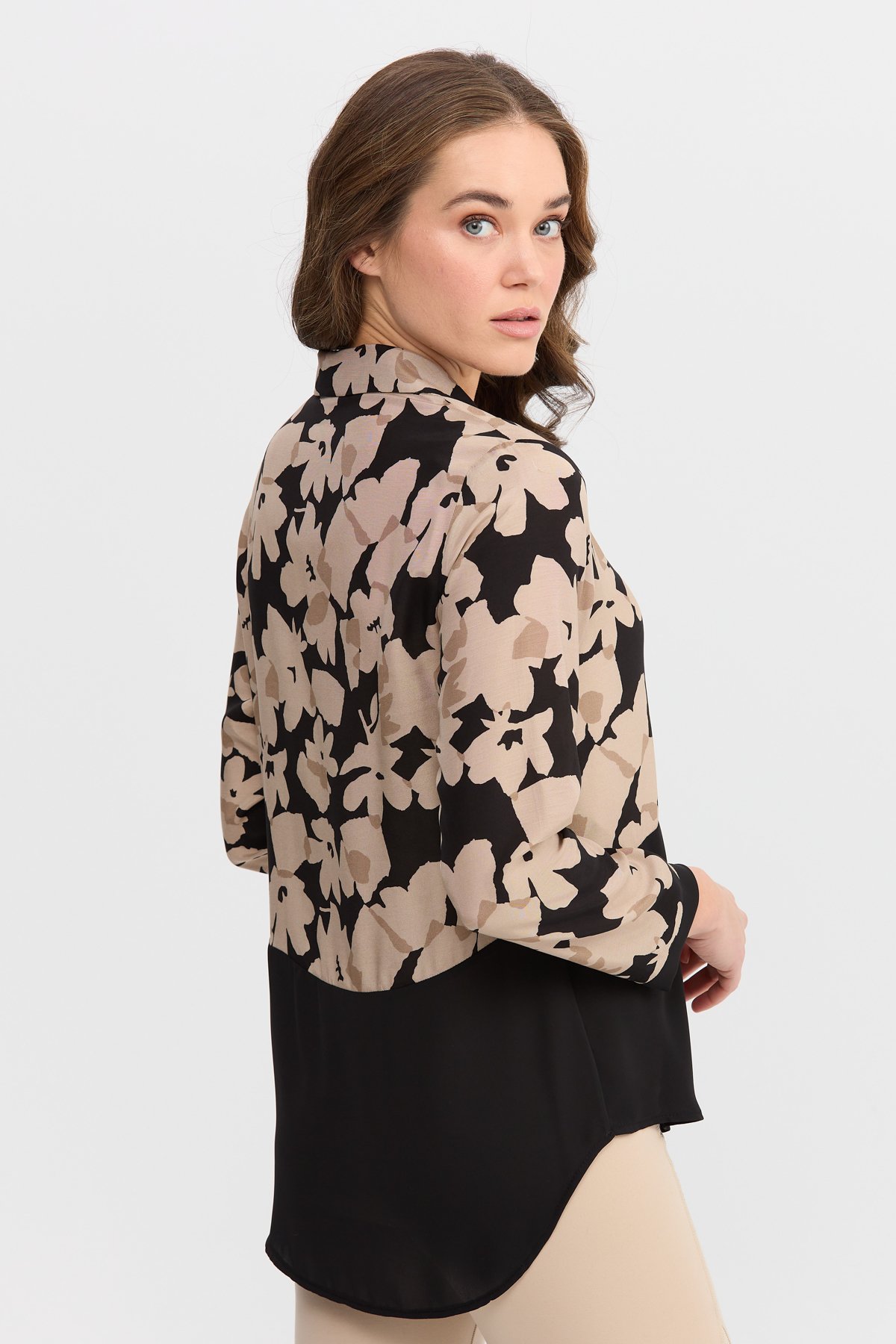 22819Kadın İki Renkli Çiçekli Gömlek Siyah