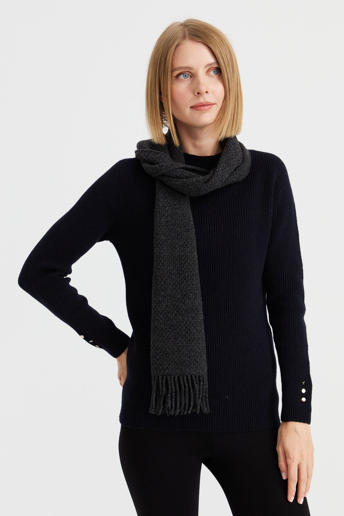 22029Kadın İşlemeli Yün Atkı K.Füme