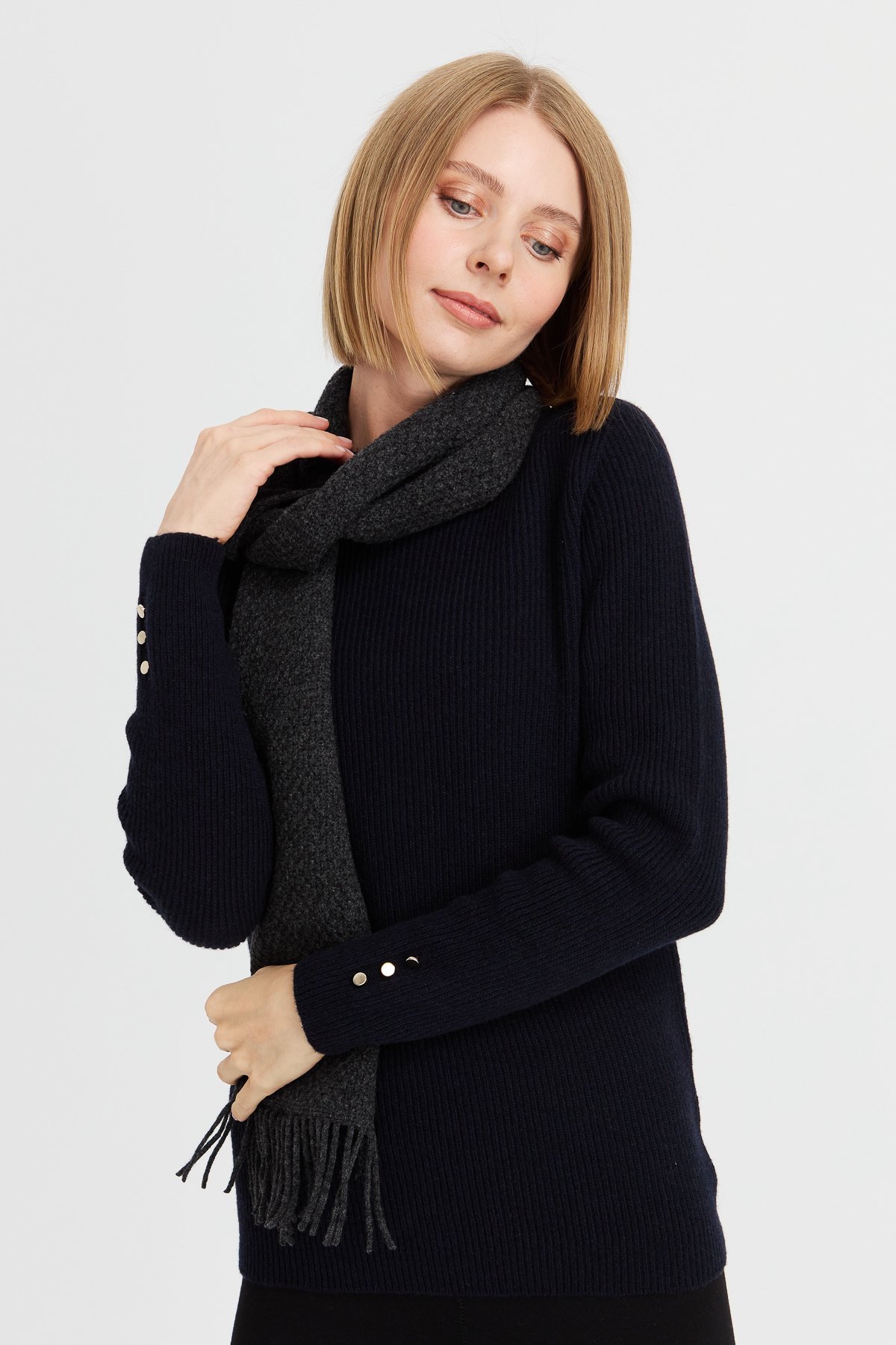 22029Kadın İşlemeli Yün Atkı K.Füme