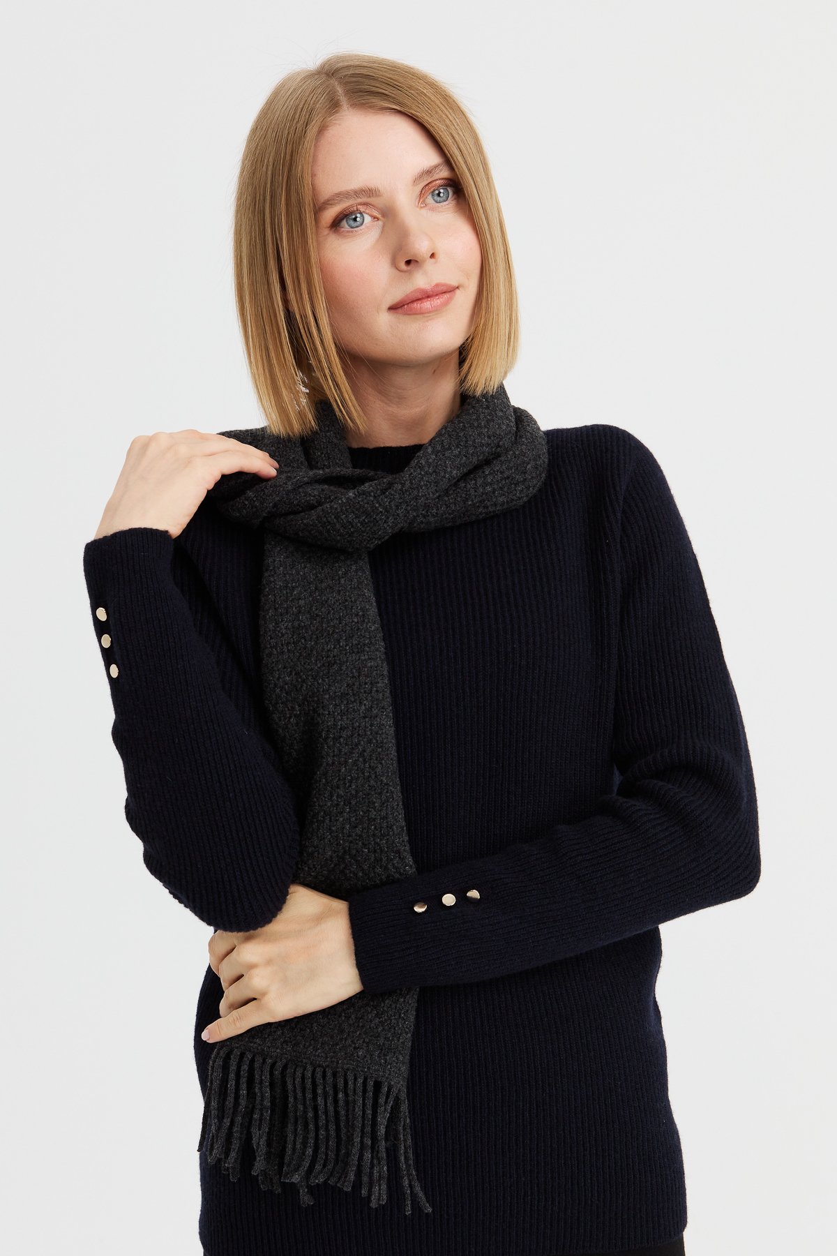 22029Kadın İşlemeli Yün Atkı K.Füme