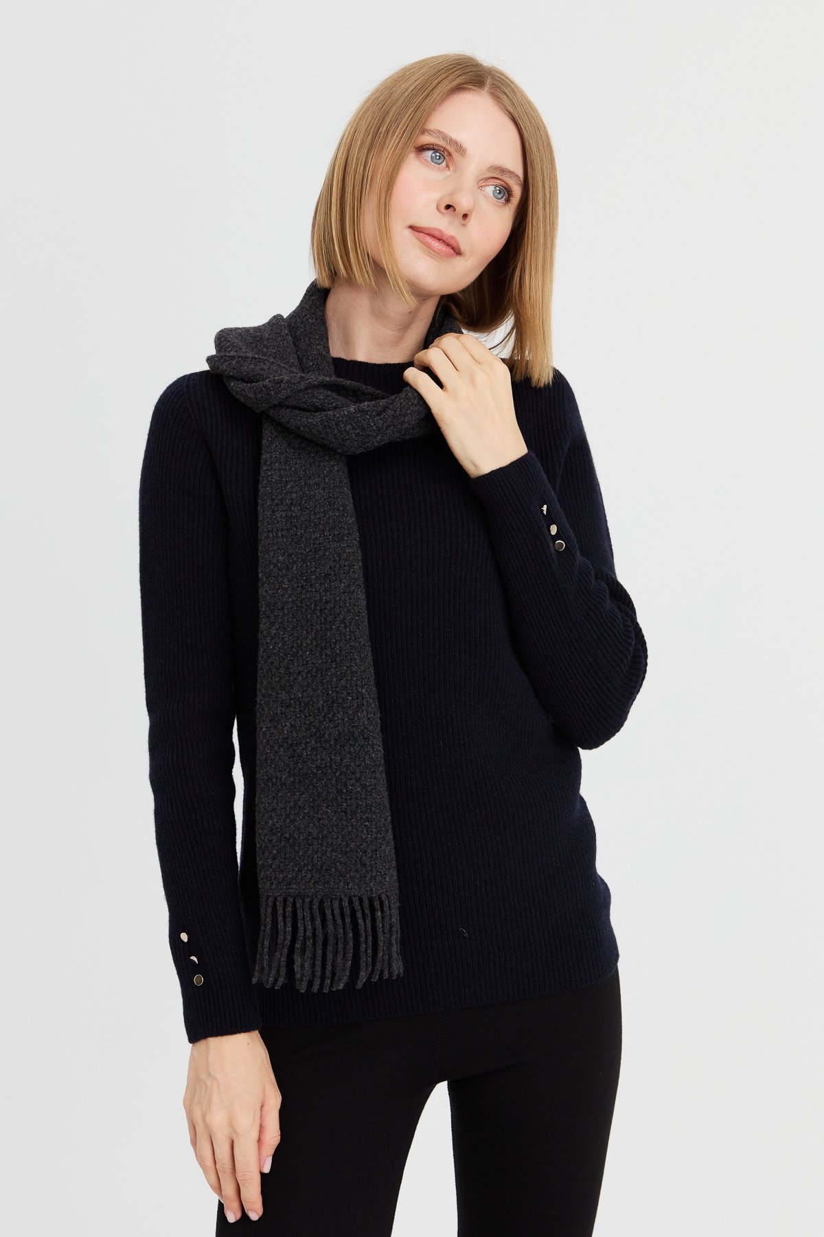 22029Kadın İşlemeli Yün Atkı K.Füme