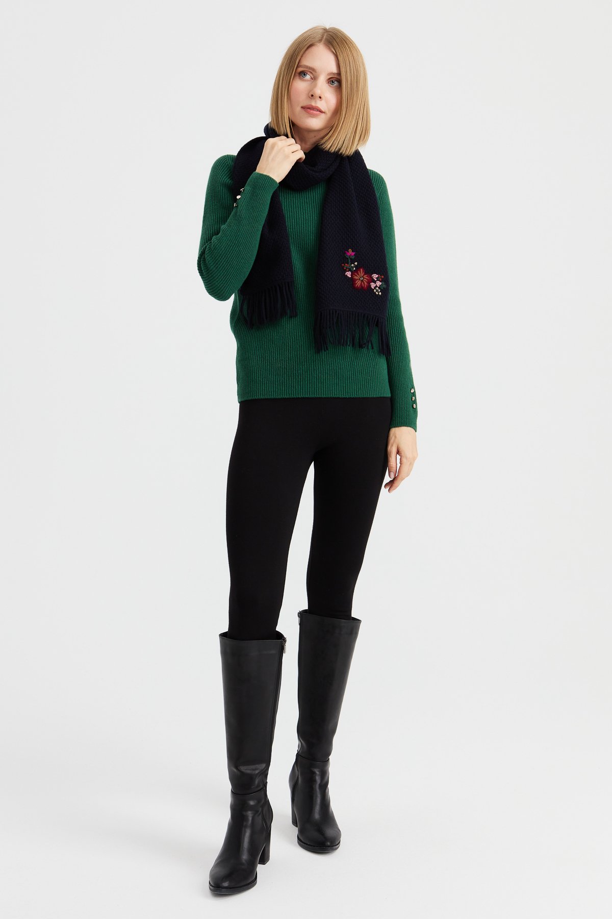 22029Kadın İşlemeli Yün Atkı K.Lacivert