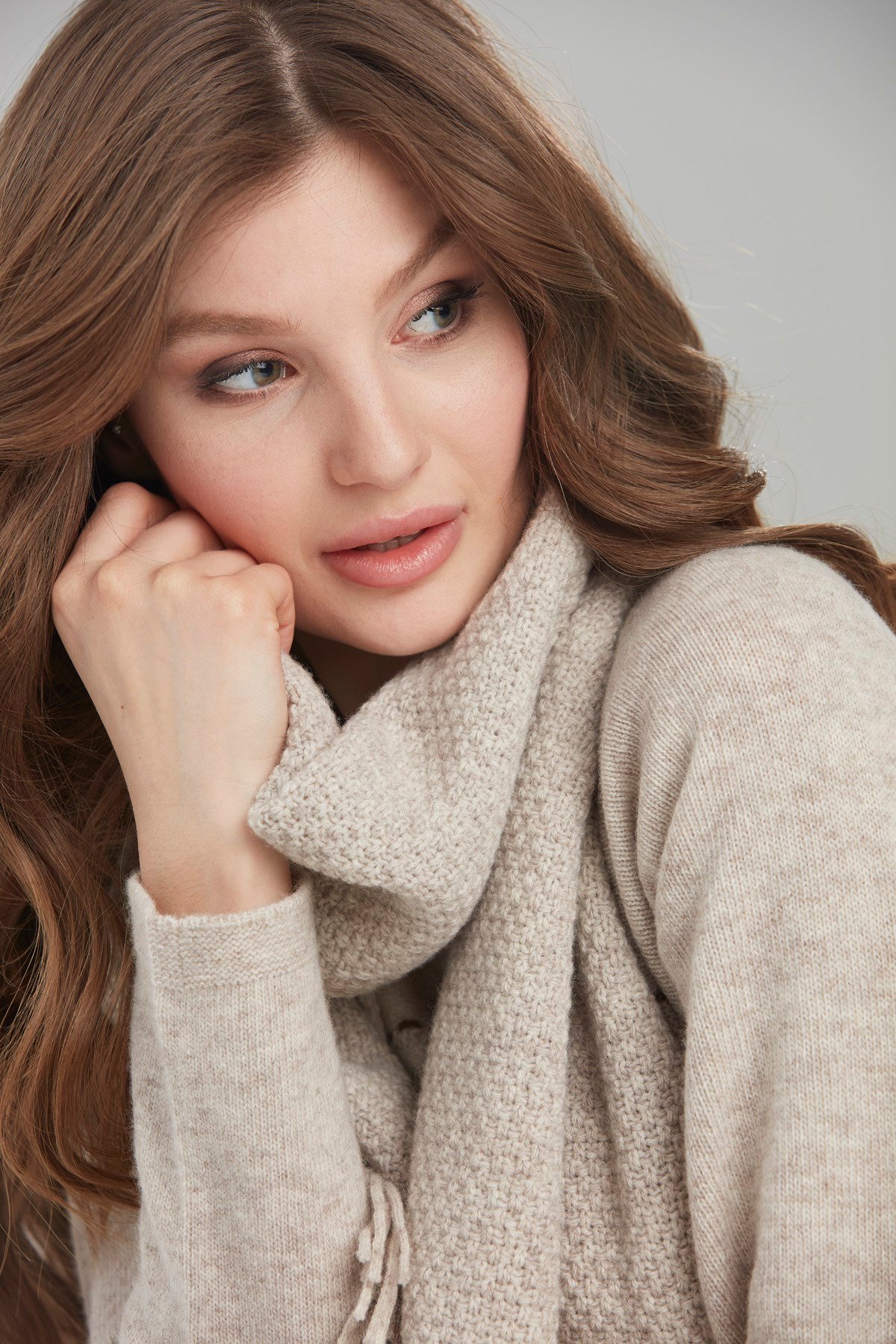 22029Kadın İşlemeli Yün Atkı V.Bej