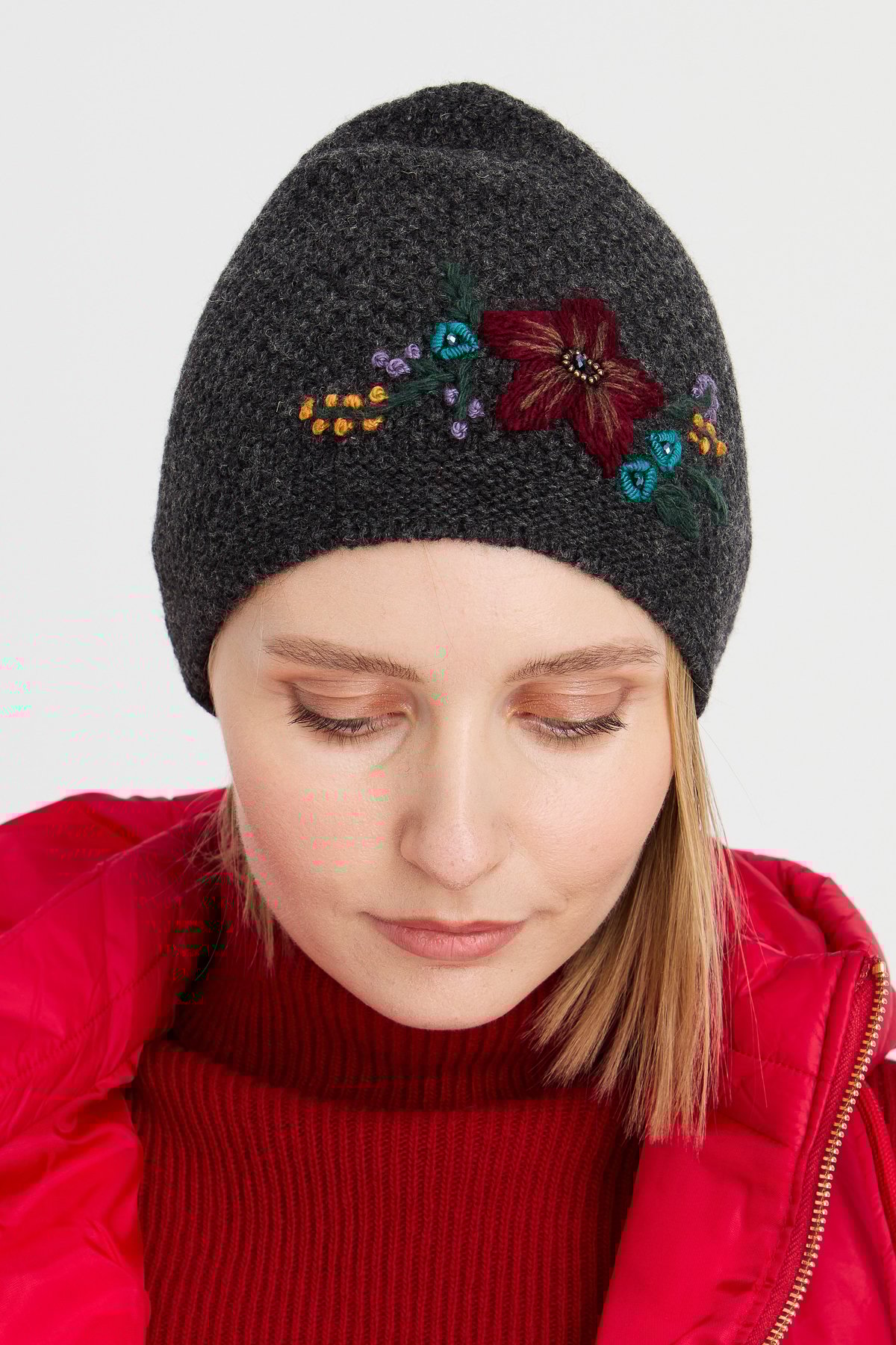 22028Kadın İşlemeli Yün Bere K.Füme