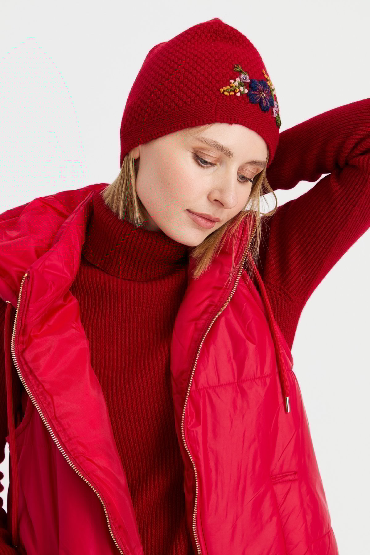 22028Kadın İşlemeli Yün Bere K.Kırmızı