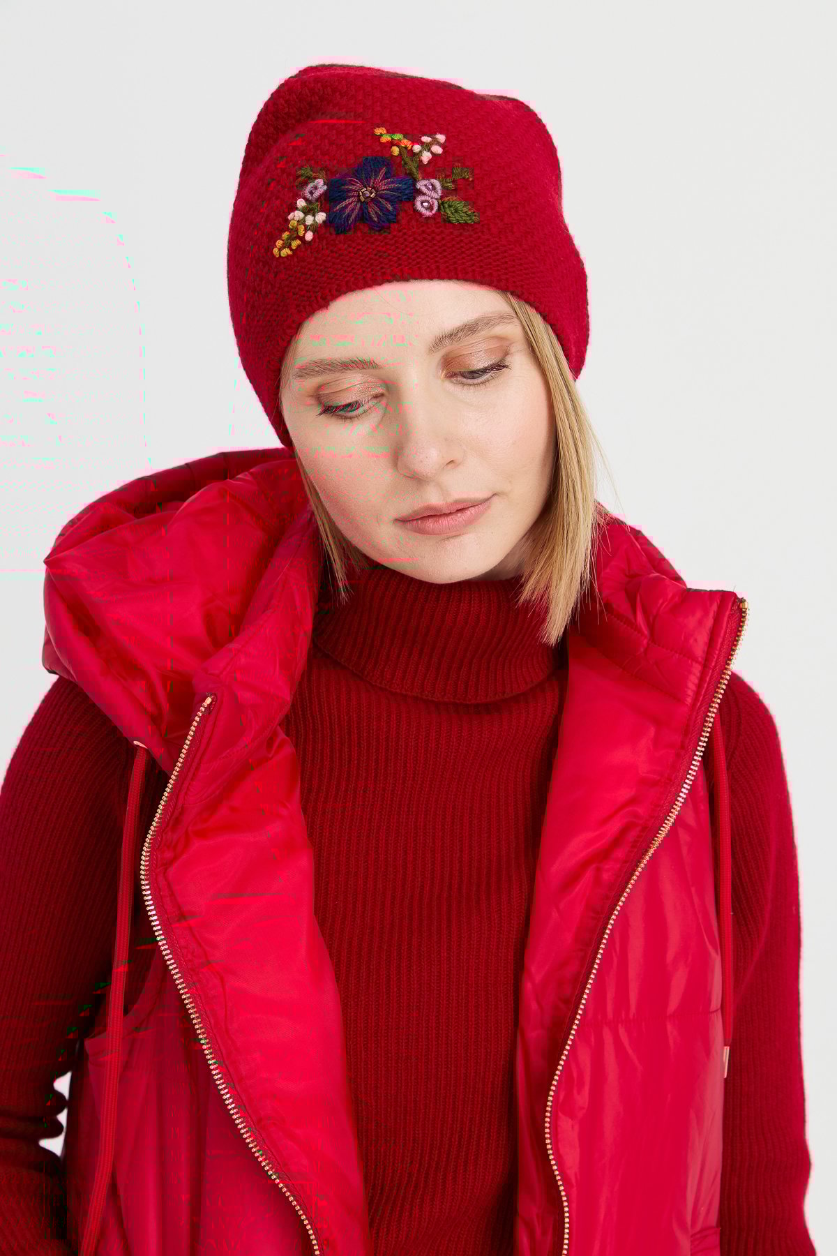 22028Kadın İşlemeli Yün Bere K.Kırmızı