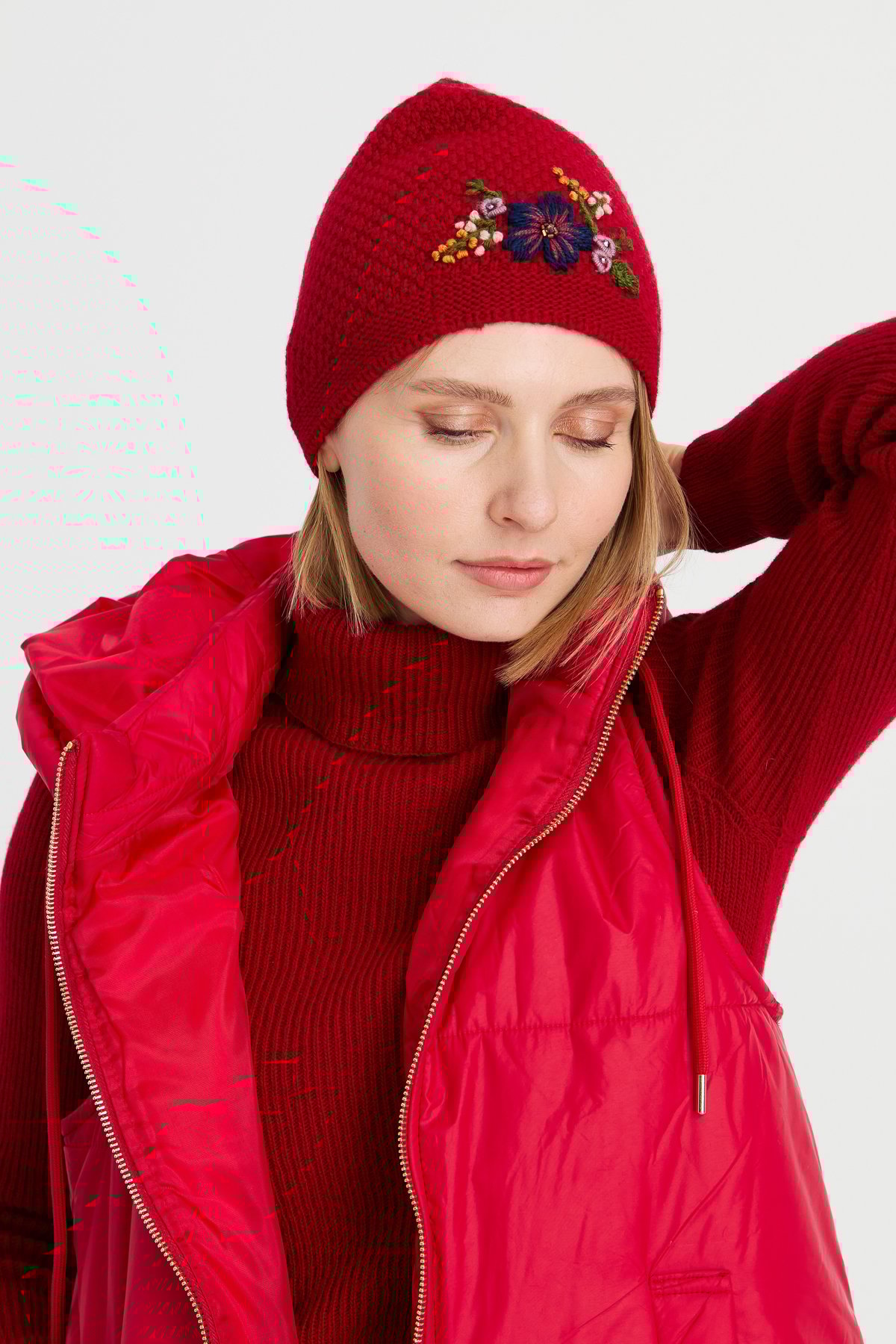 22028Kadın İşlemeli Yün Bere K.Kırmızı