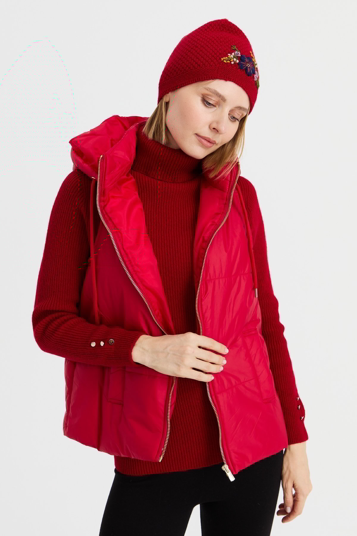 22028Kadın İşlemeli Yün Bere K.Kırmızı