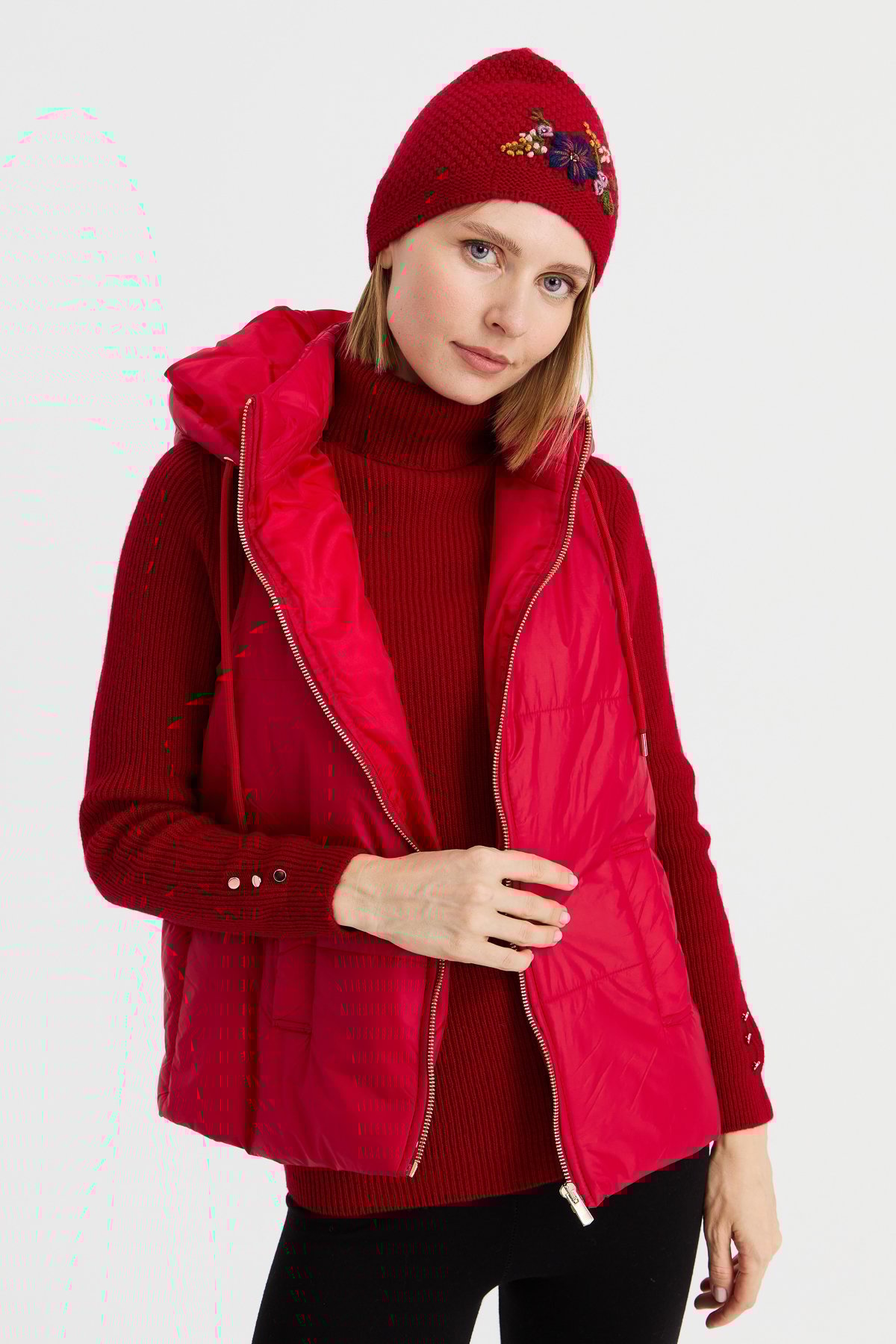 22028Kadın İşlemeli Yün Bere K.Kırmızı